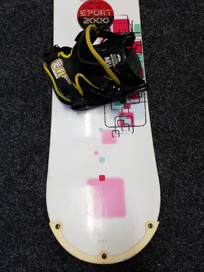 Używany snowboard Stuf + wiązania Flow w rozmiarze M