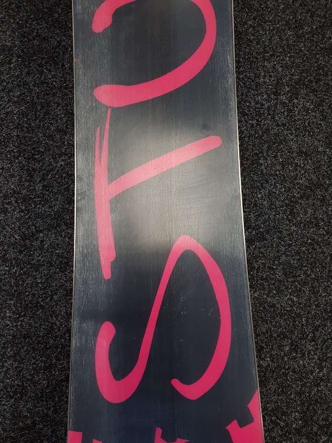 Używany snowboard Stuf + wiązania Flow w rozmiarze M