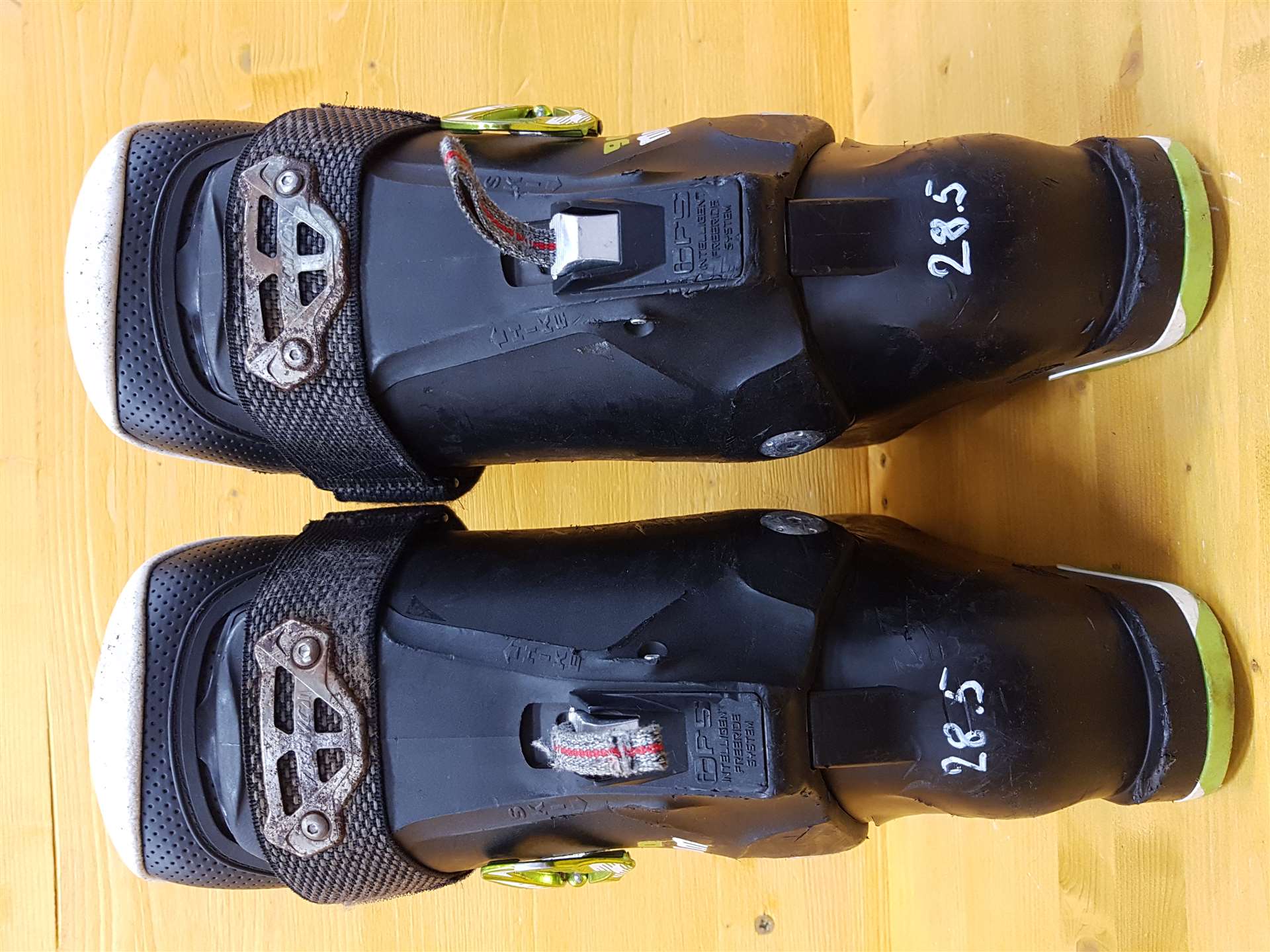Gebrauchte Tecnica MAGNUM 90 Skischuhe
