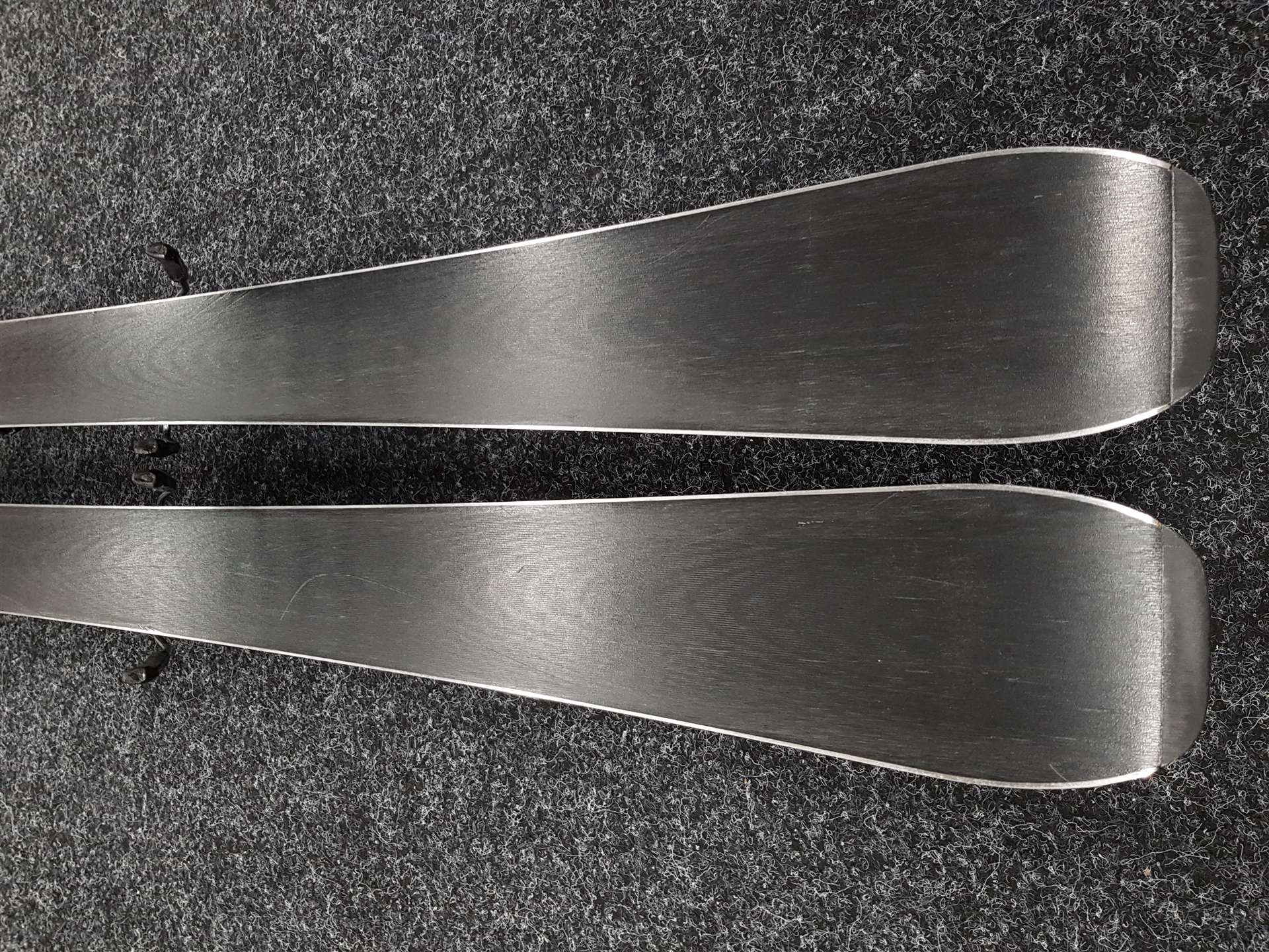 Sci usati ROSSIGNOL React 2 Carbon + attacchi Look Xpress 10
