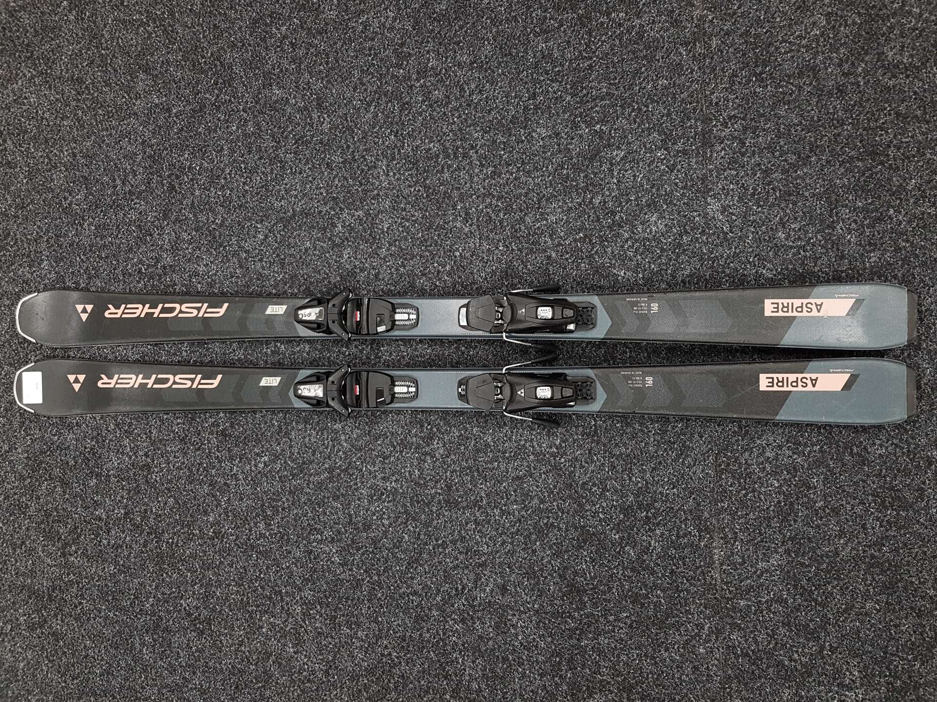 Skis FISCHER Aspire d'occasion + fixations Fischer RS 9