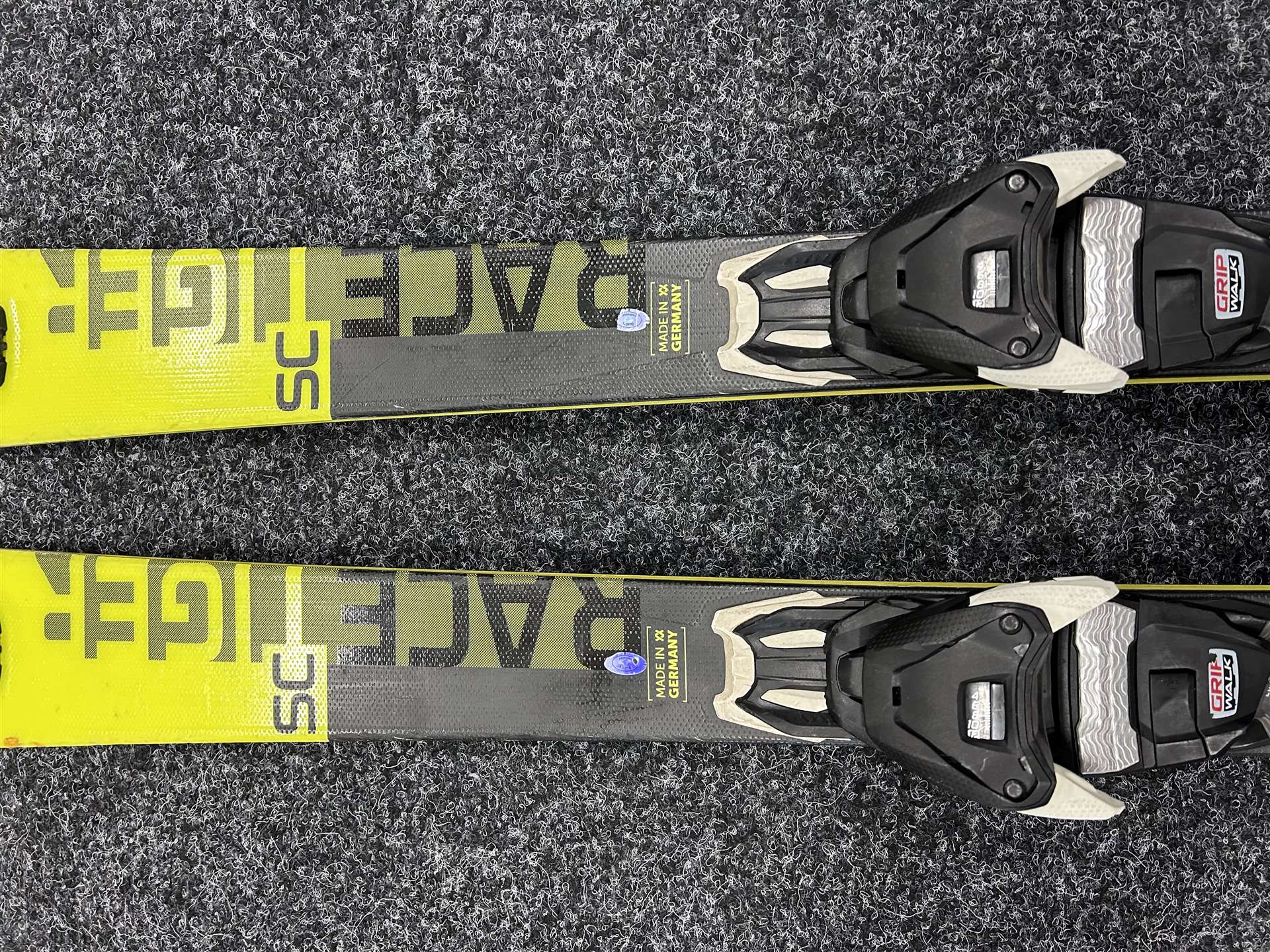 Bazarové lyže Volkl Racetiger SC UVO
