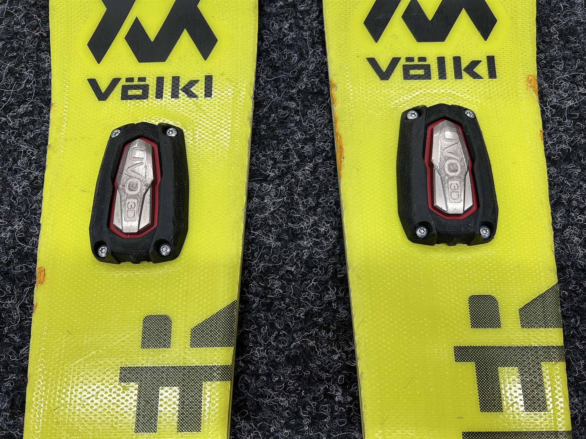 Bazarové lyže Volkl Racetiger SC UVO