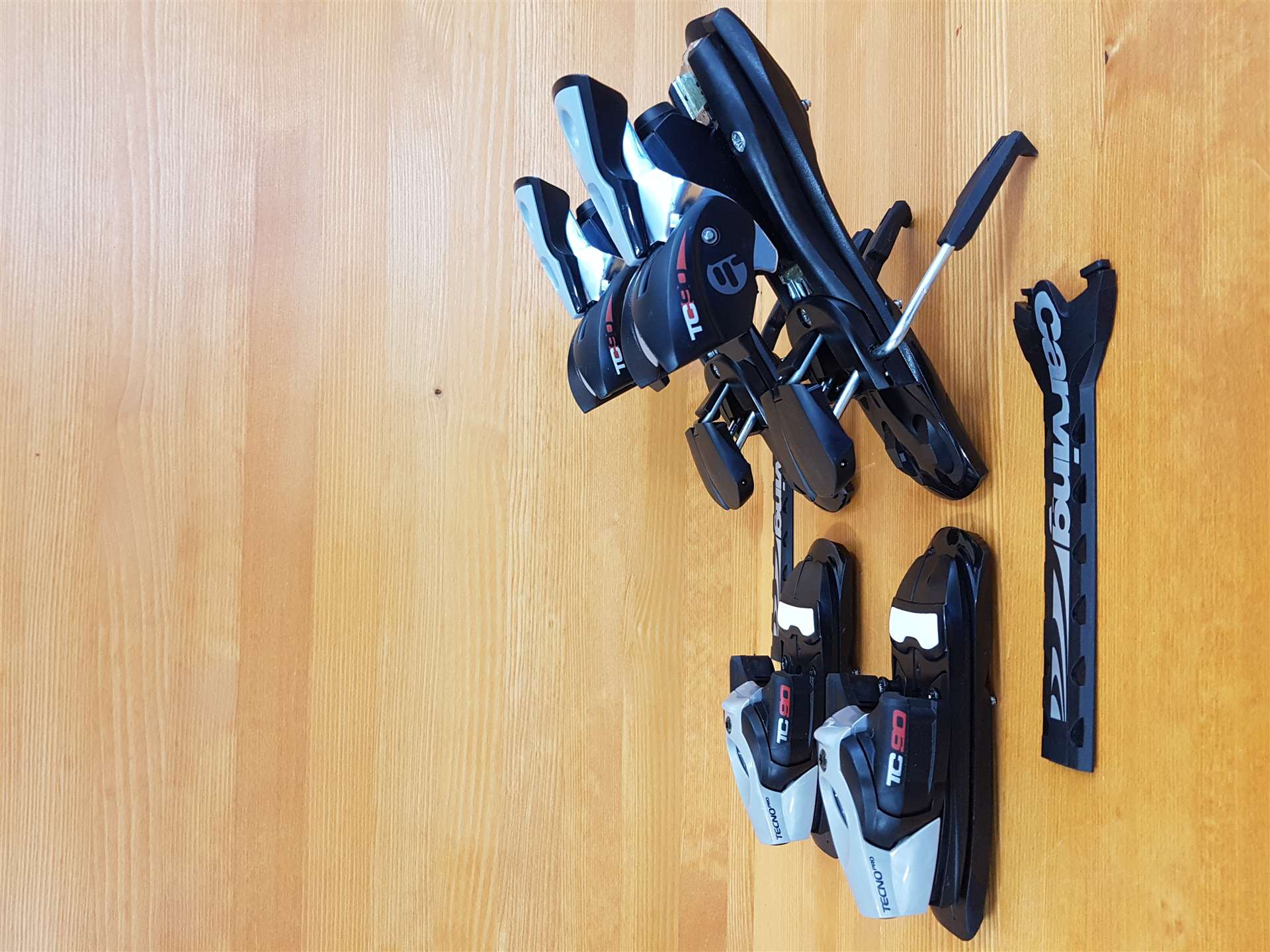 Legături folosite Tecnopro TC 90 (9 DIN)