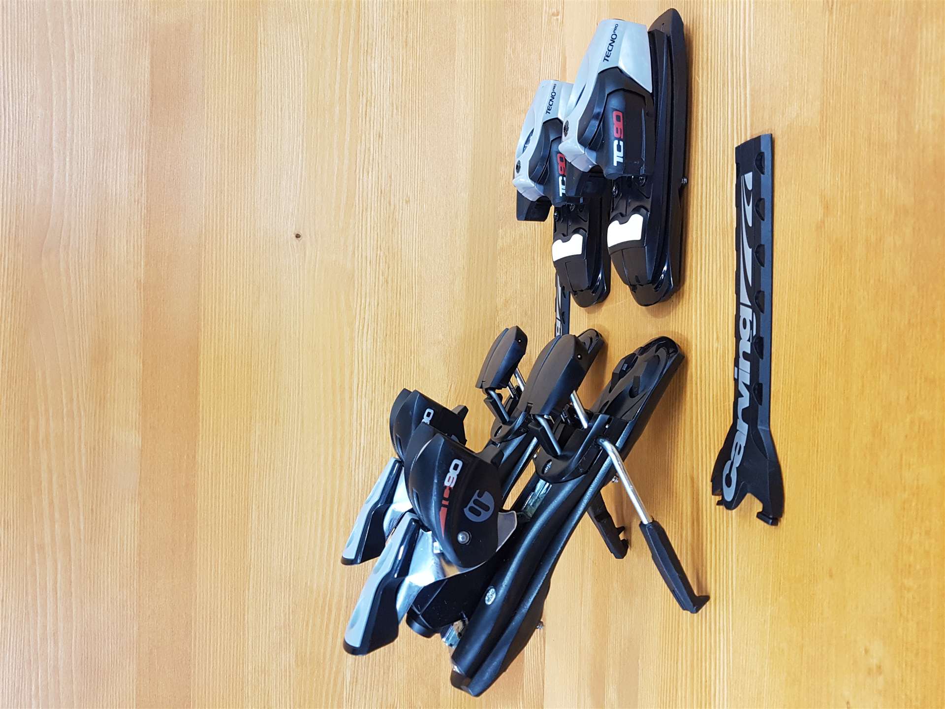 Legături folosite Tecnopro TC 90 (9 DIN)