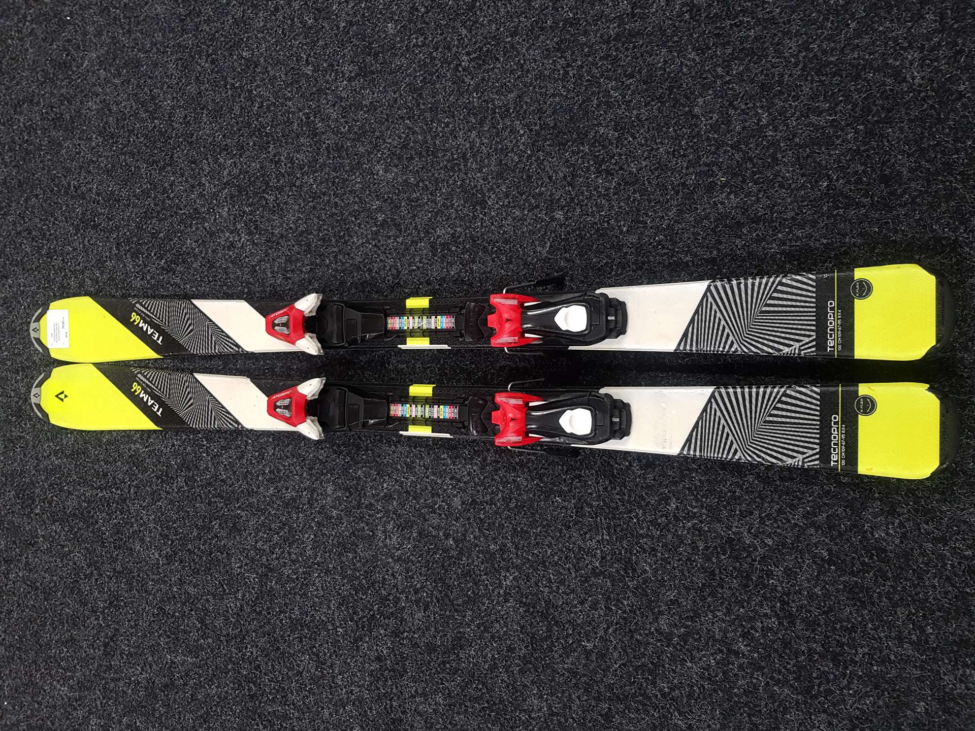 Skis enfant d'occasion TECNOPRO Team 66 + fixations Atomic 4.5