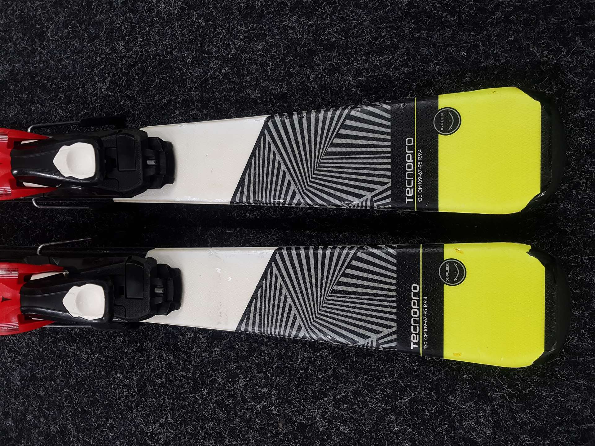 Skis enfant d'occasion TECNOPRO Team 66 + fixations Atomic 4.5