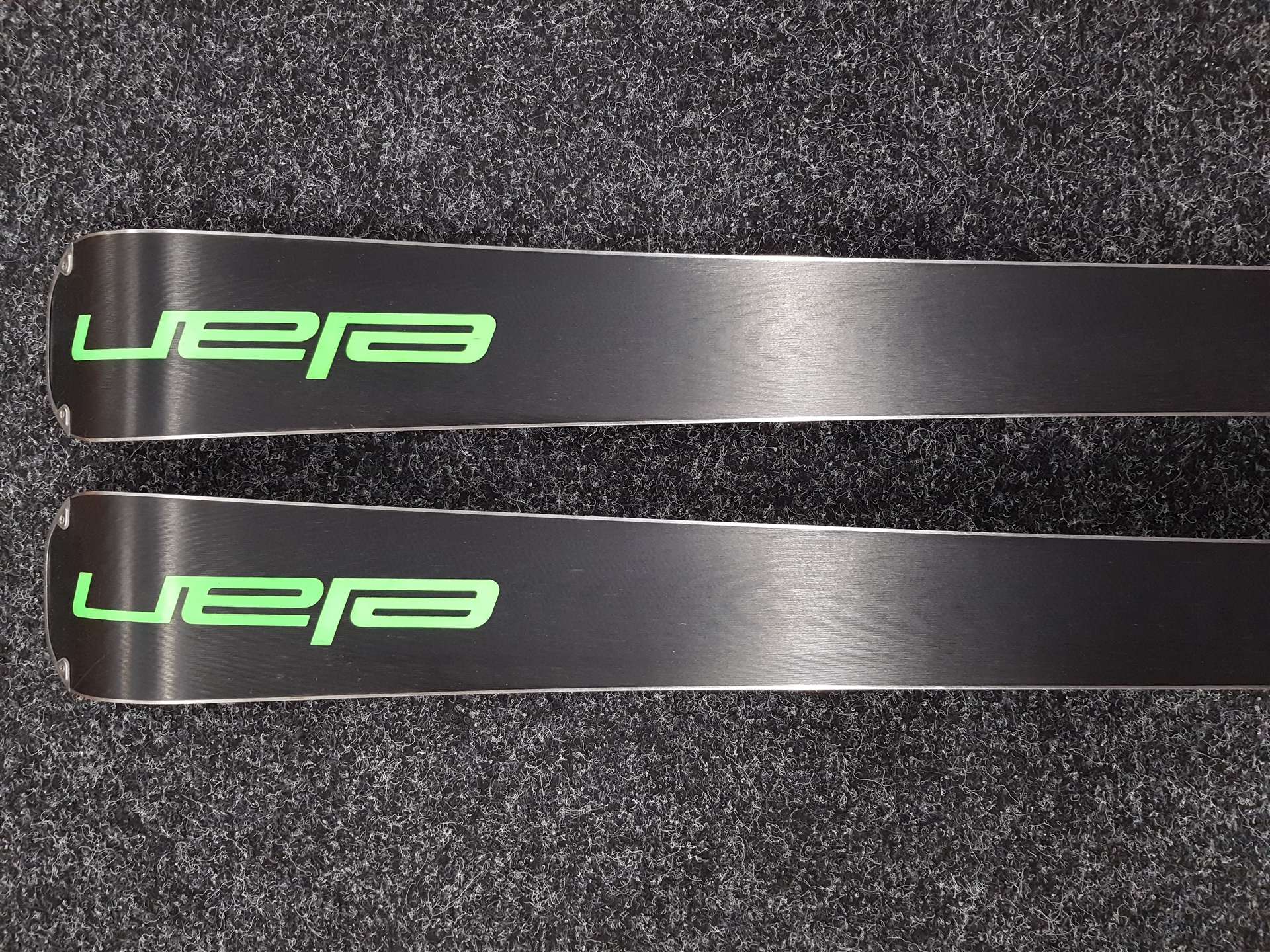 Esquís usados ELAN Primetime 55 + fijaciones Elan EMX 12
