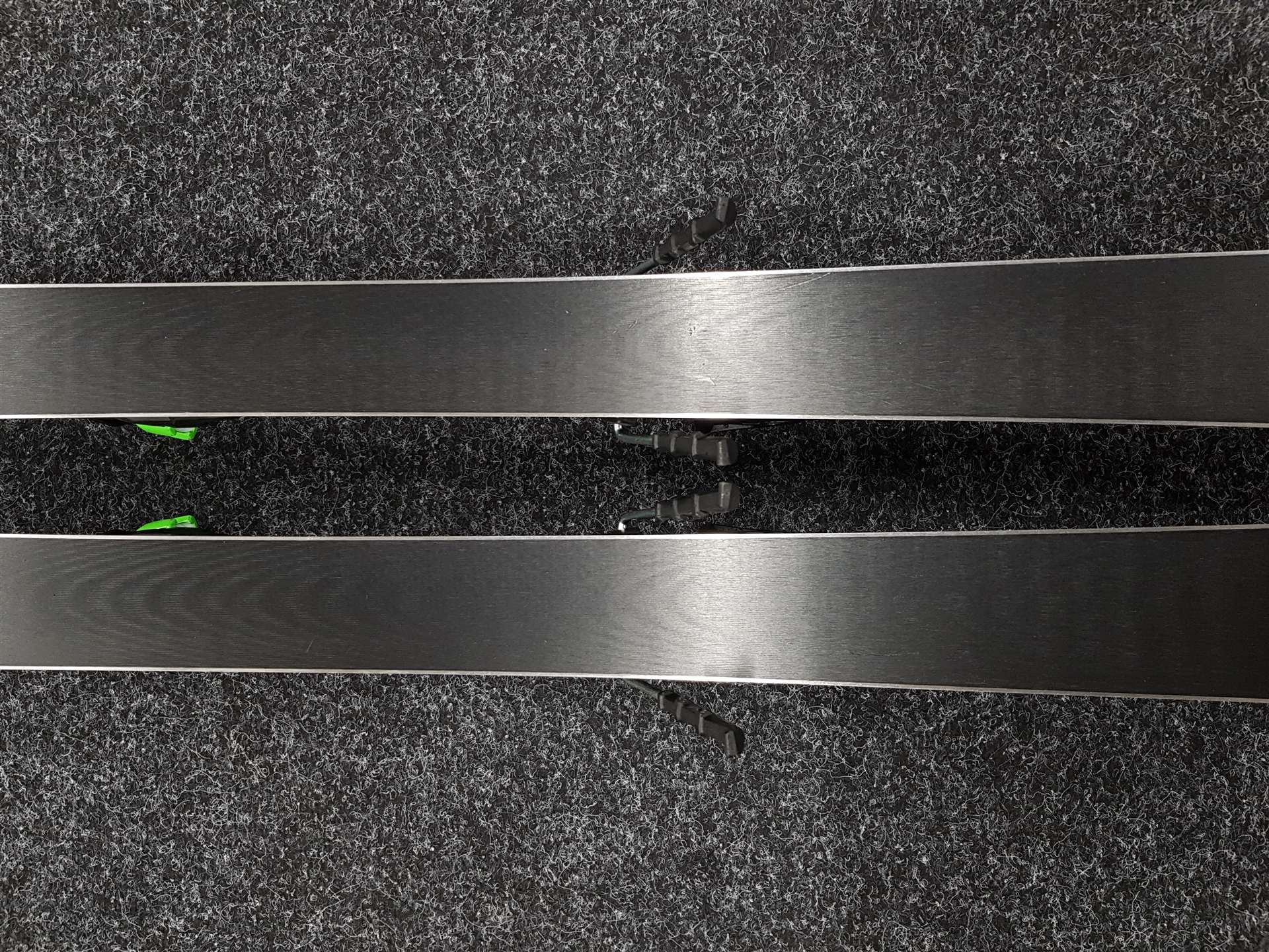Esquís usados ELAN Primetime 55 + fijaciones Elan EMX 12