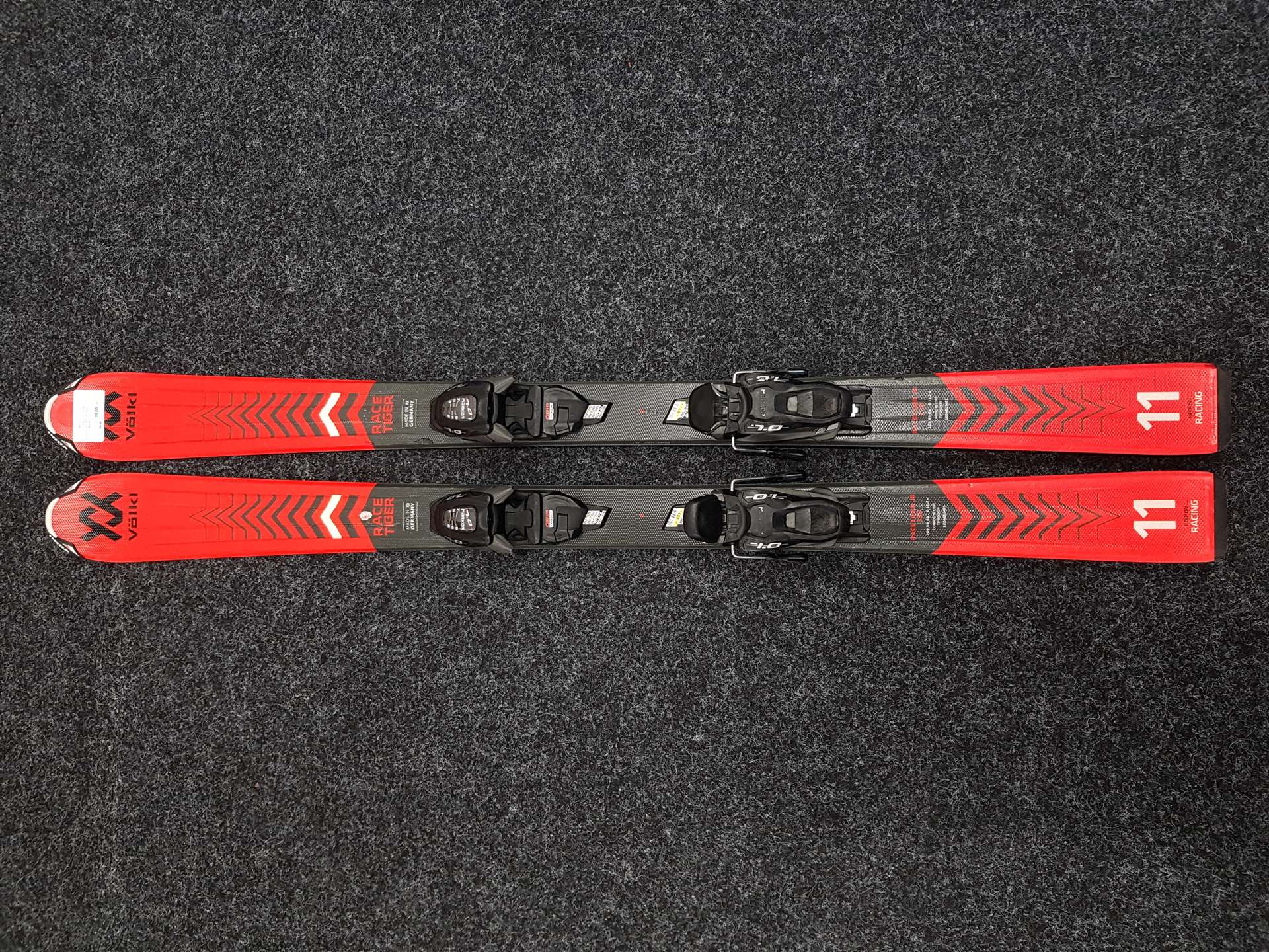 Rabljene otroške smuči VOLKL Racetiger JR + vezi Marker 7.0