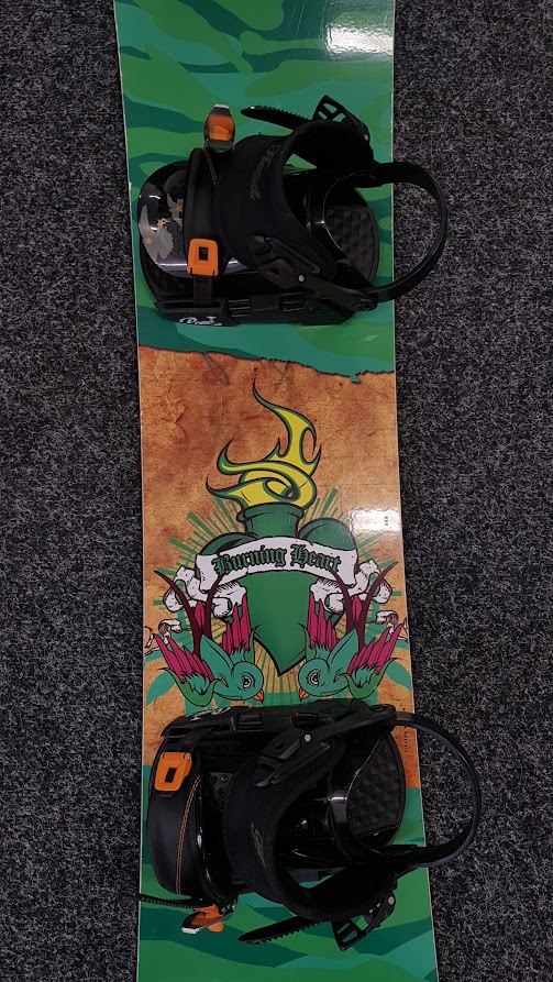 Bazárový snowboard PALE BURNING HEART SW green