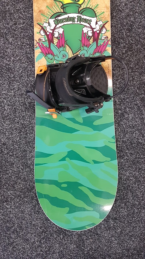 Bazárový snowboard PALE BURNING HEART SW green