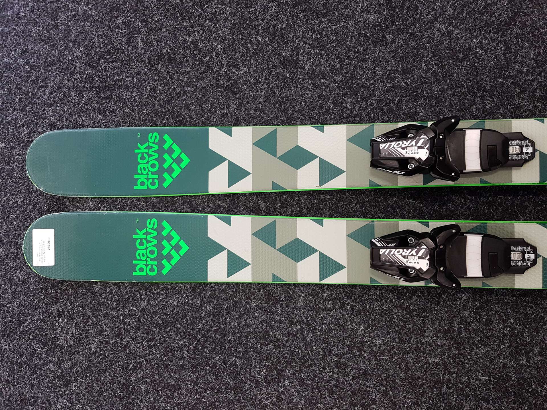 Rabljene freeride smuči BLACK CROWS Magnis + vezi Tyrolia SUR 10
