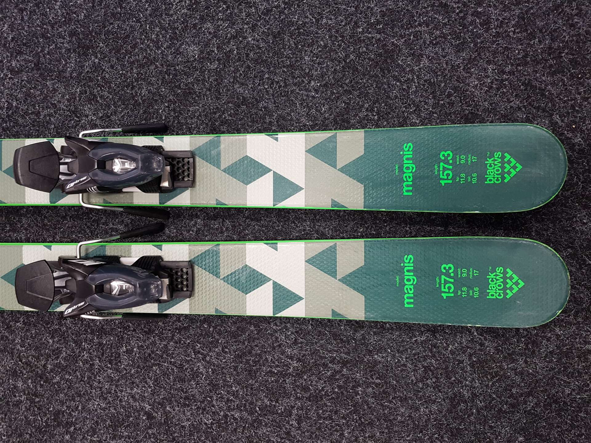 Rabljene freeride smuči BLACK CROWS Magnis + vezi Tyrolia SUR 10