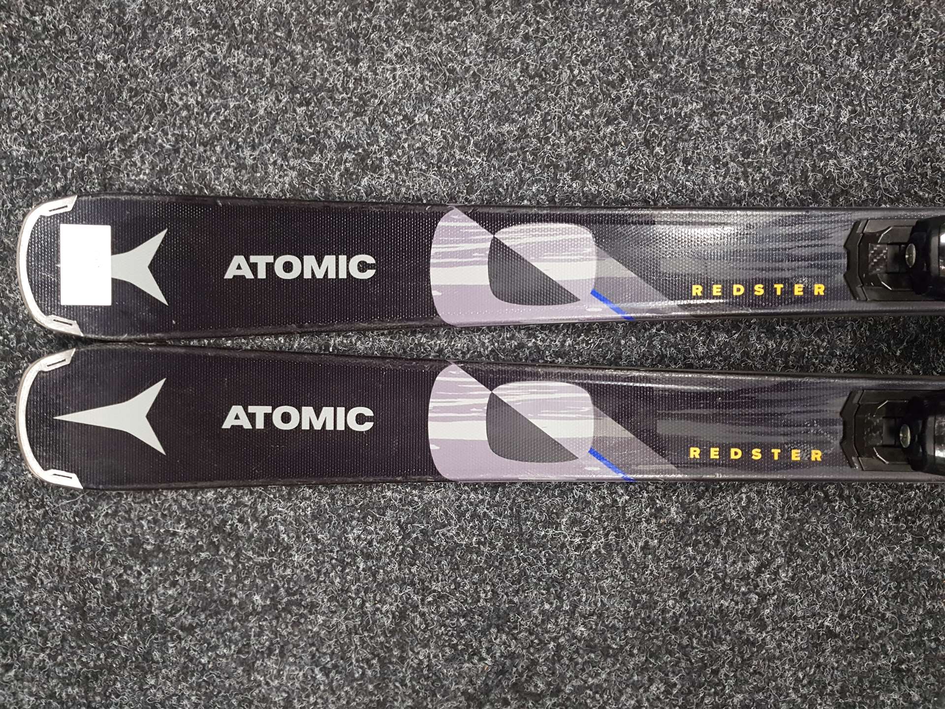 Použité lyže ATOMIC Redster Q4