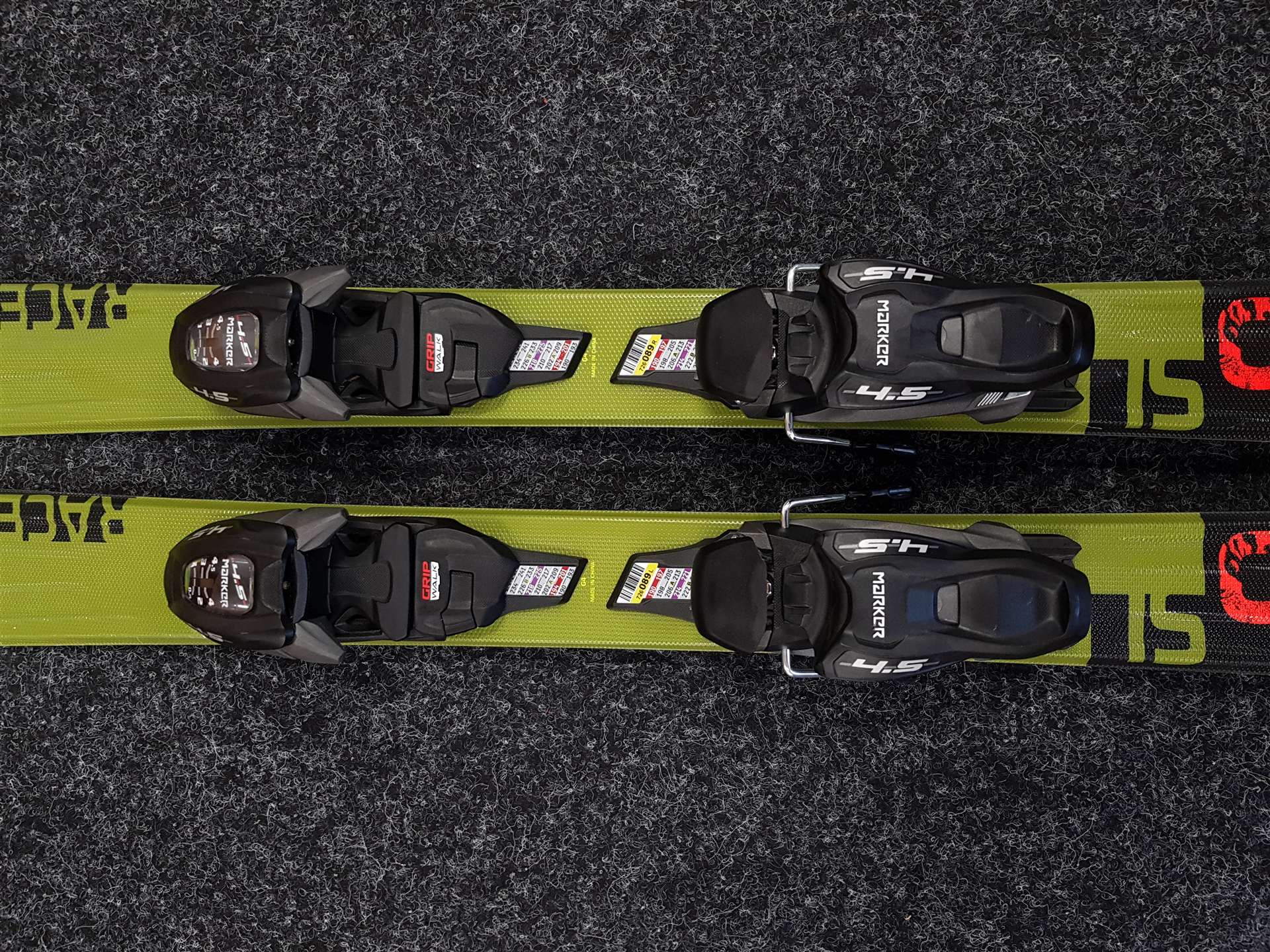 Použité detské lyže VOLKL Racetiger SL + viazanie Marker4.5