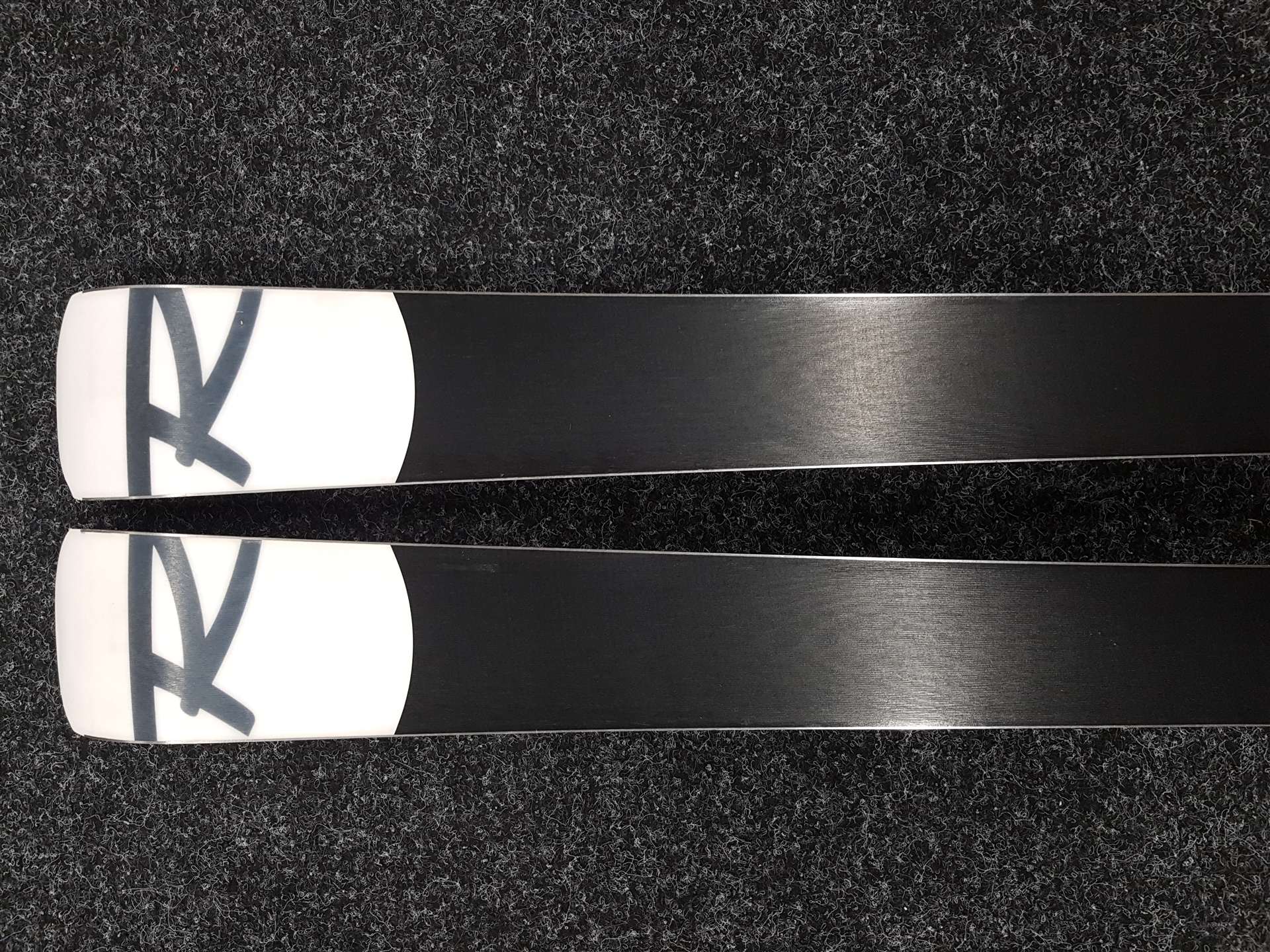 Použité lyže ROSSIGNOL Hero Master M17 + viazanie Look SPX 12