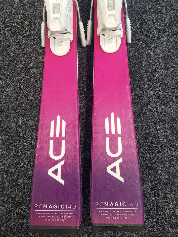 Gebrauchte Elan Ace Skier + Elan 7.5 Bindungen