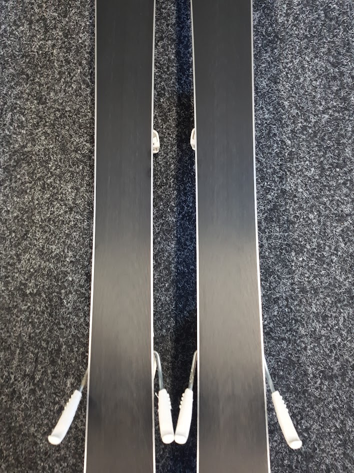 Gebrauchte Elan Ace Skier + Elan 7.5 Bindungen