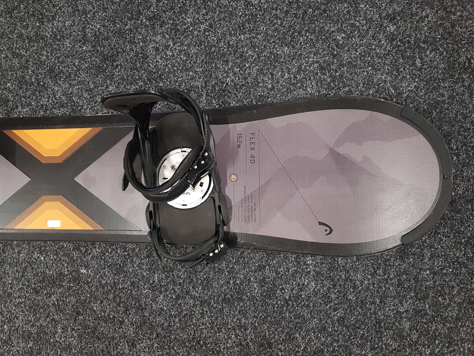 Použitý snowboard HEAD Flex 4D 152w + viazanie Salomon veľkosť S/M