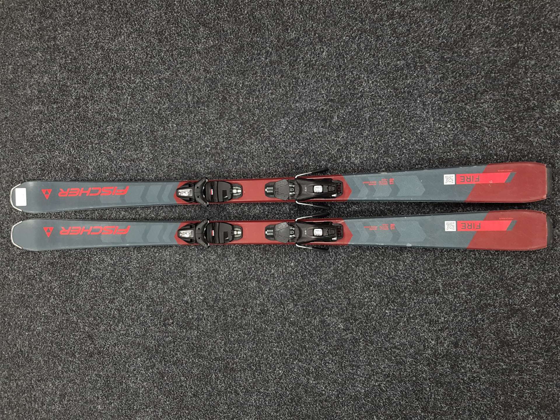 Esquís FISCHER Fire usados + fijaciones Fischer RS 9