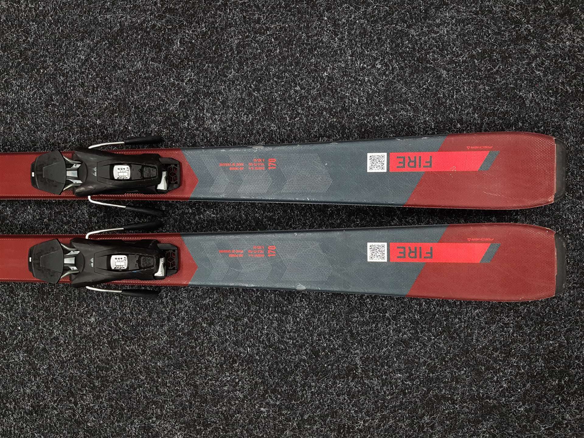 Esquís FISCHER Fire usados + fijaciones Fischer RS 9