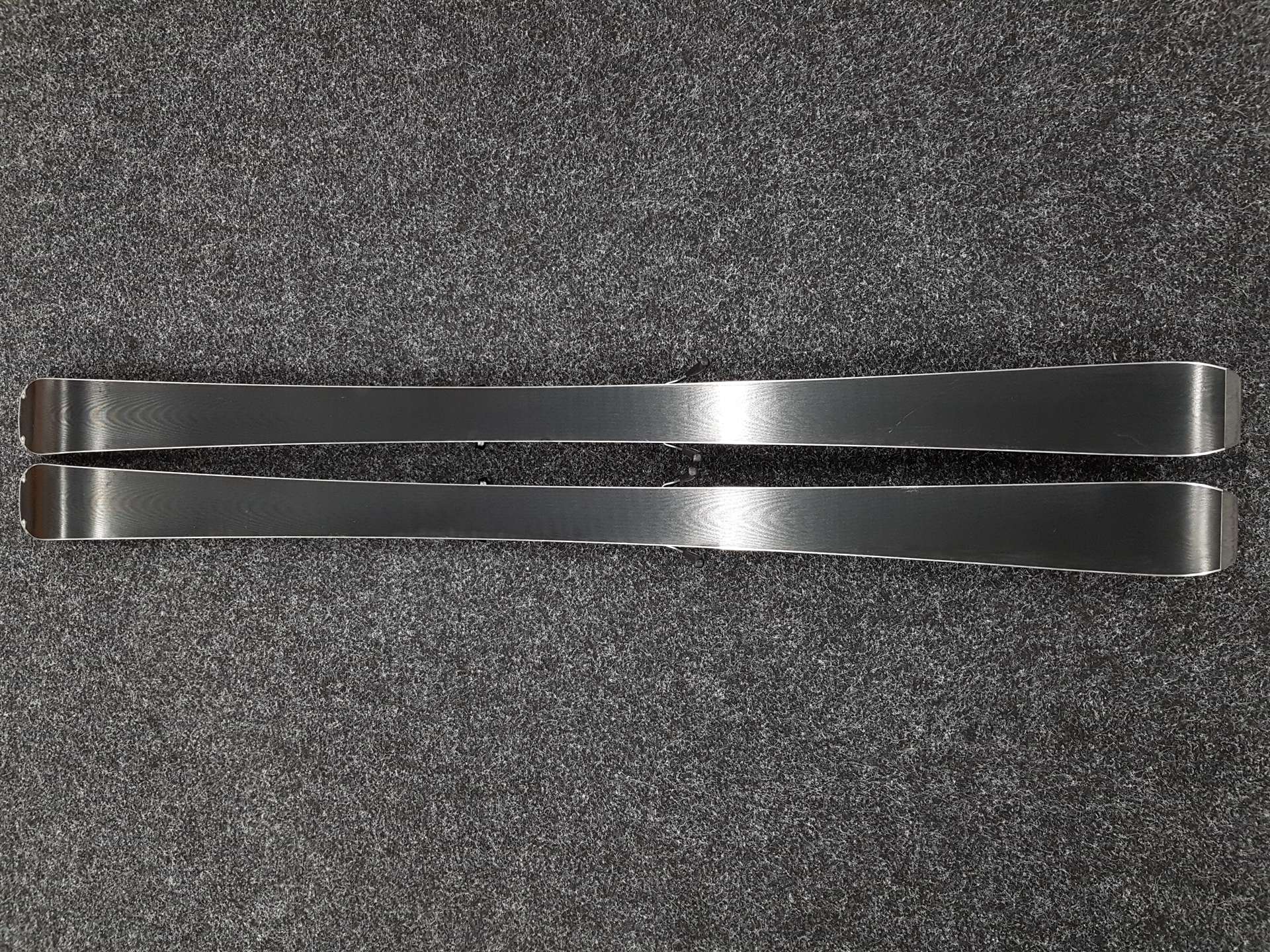 Esquís FISCHER Fire usados + fijaciones Fischer RS 9