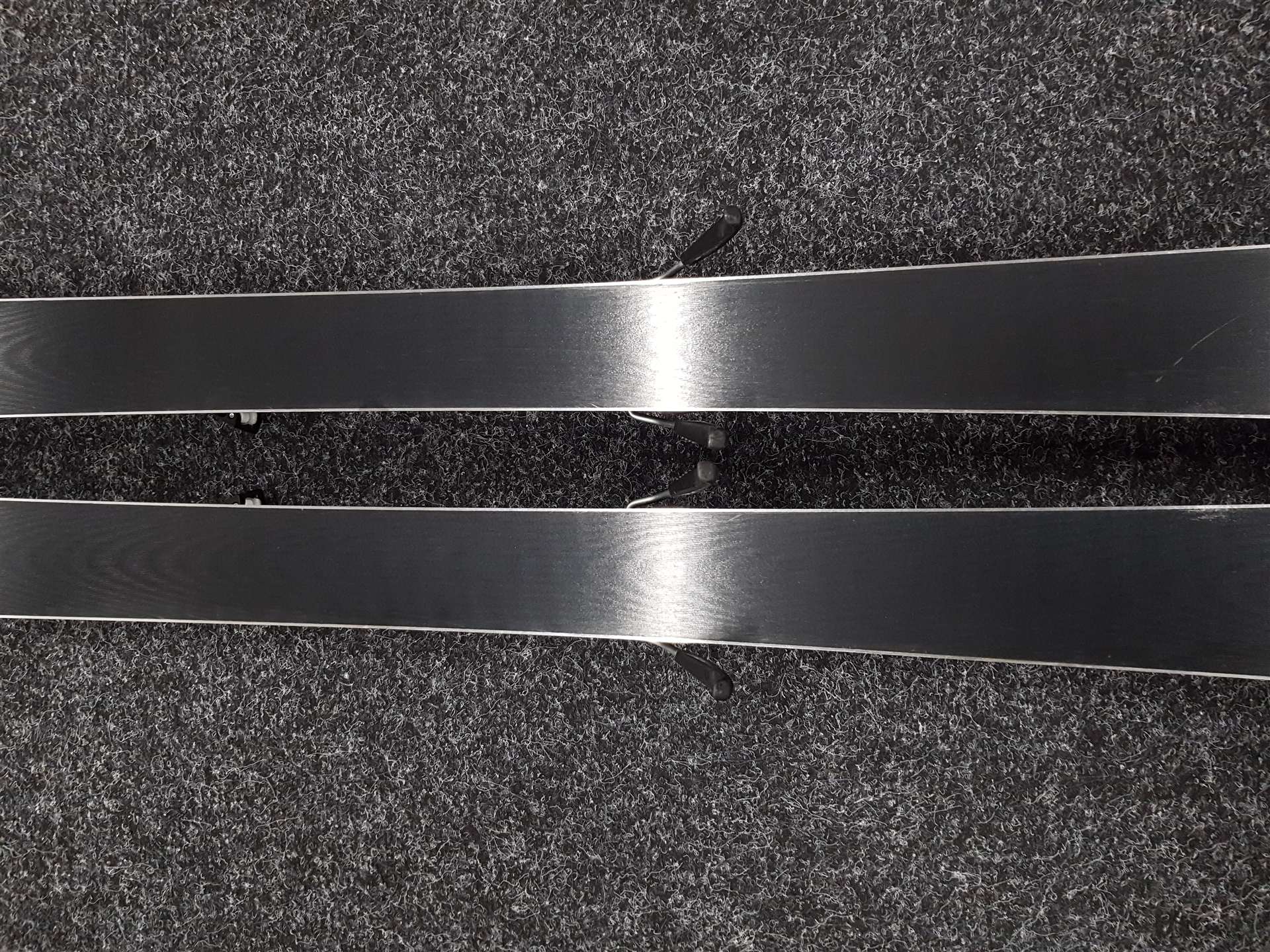 Esquís FISCHER Fire usados + fijaciones Fischer RS 9