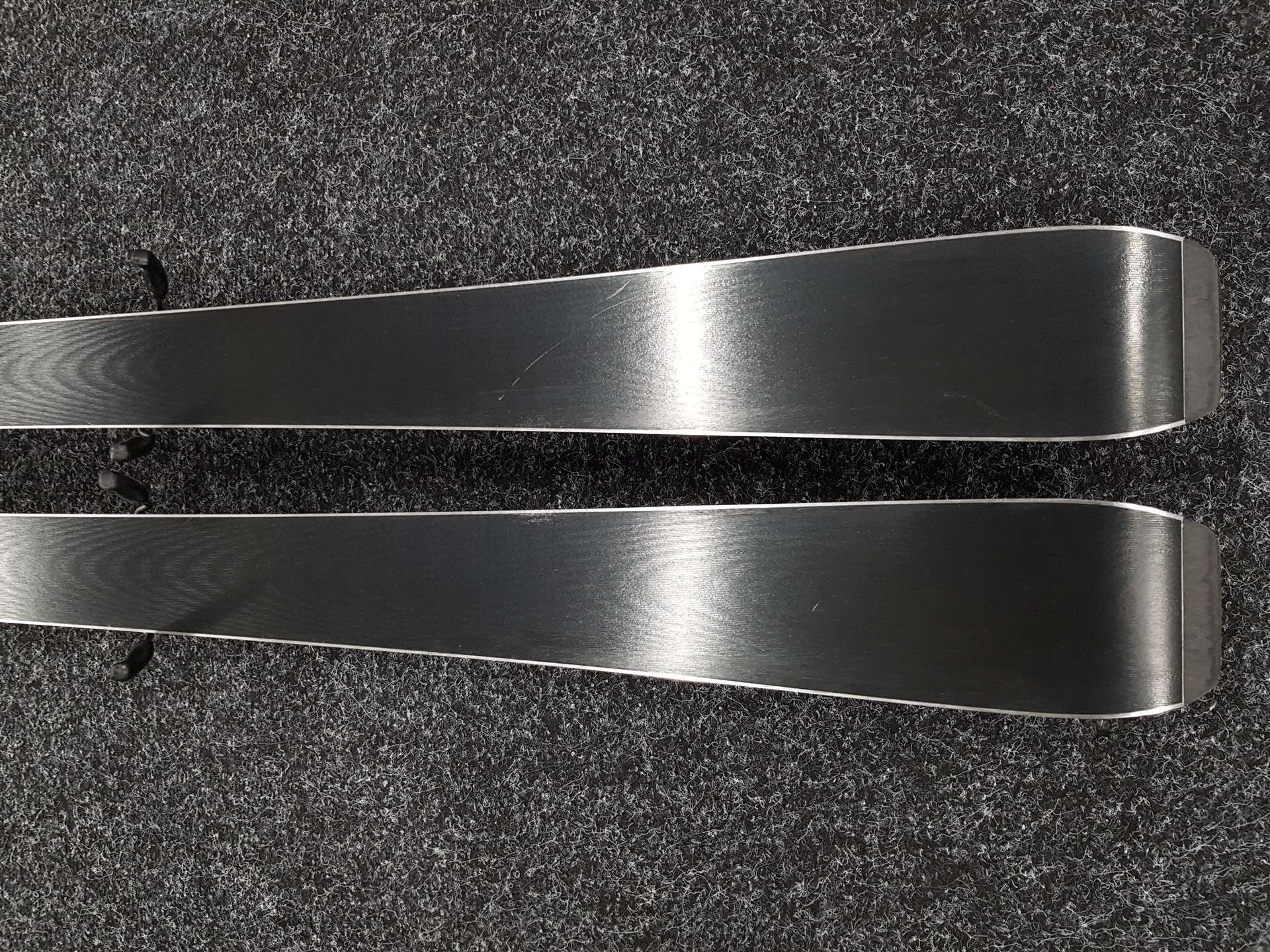 Esquís FISCHER Fire usados + fijaciones Fischer RS 9