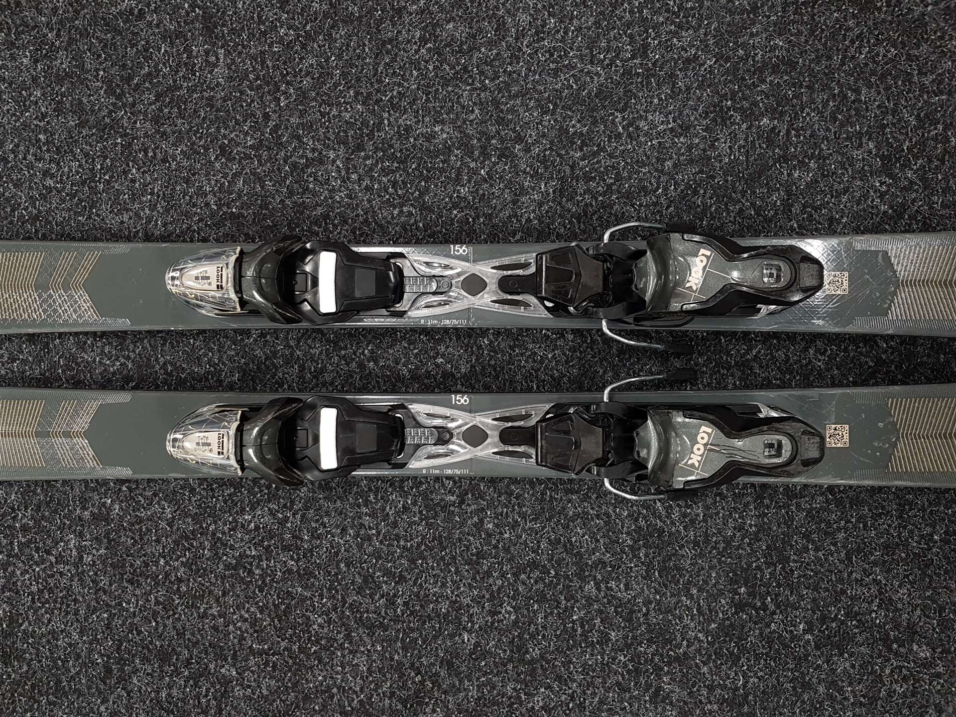 Esquís ROSSIGNOL Nova 8 usados + fijaciones Look Xpress 11