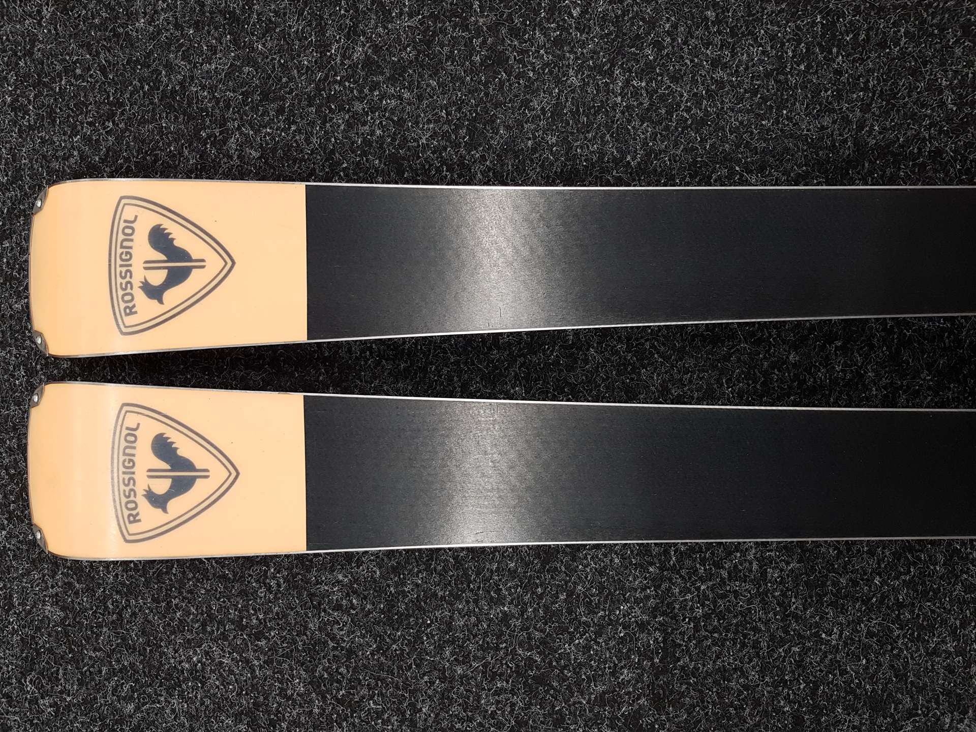 Esquís ROSSIGNOL Nova 8 usados + fijaciones Look Xpress 11
