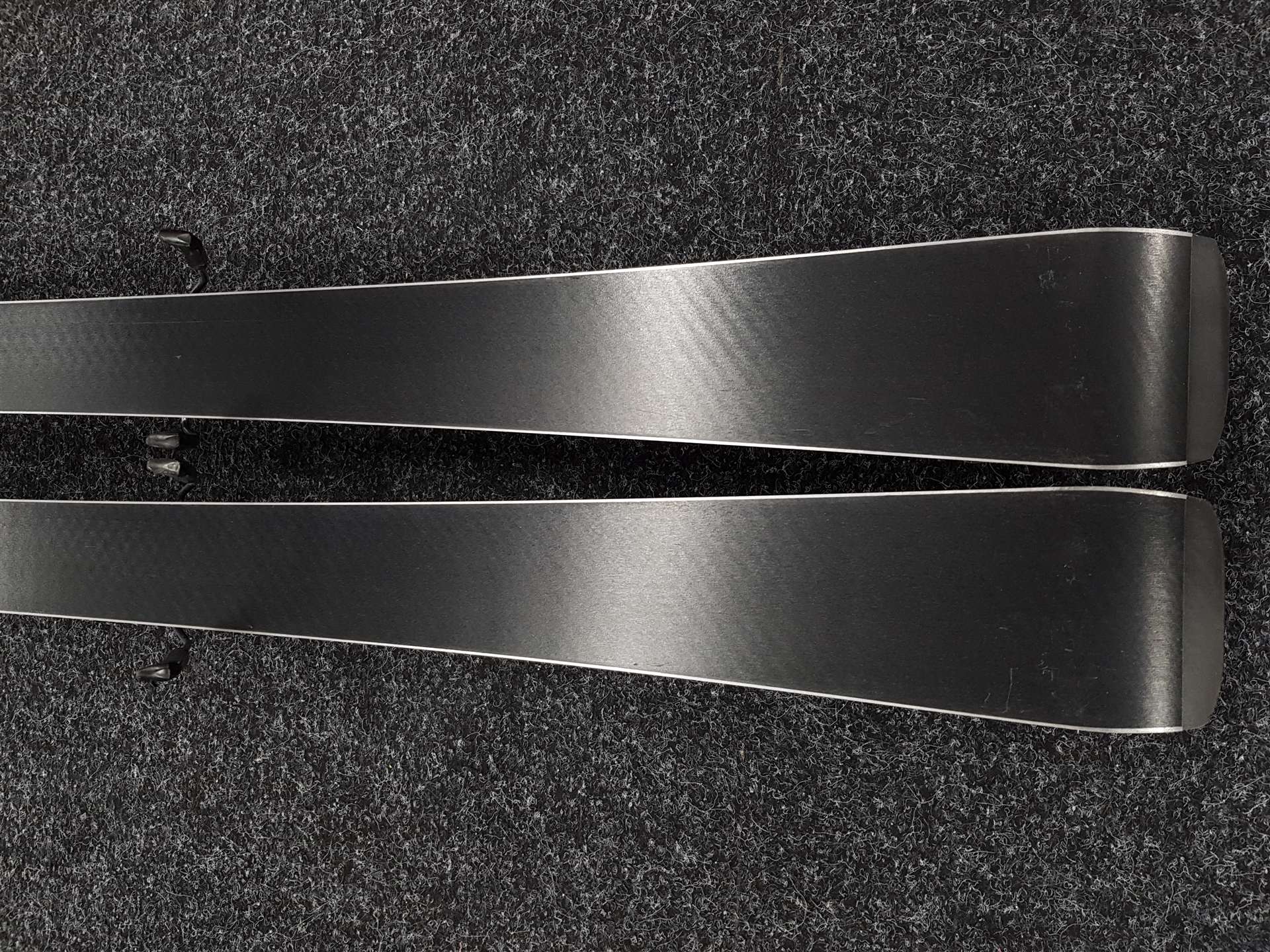 Esquís ROSSIGNOL Nova 8 usados + fijaciones Look Xpress 11