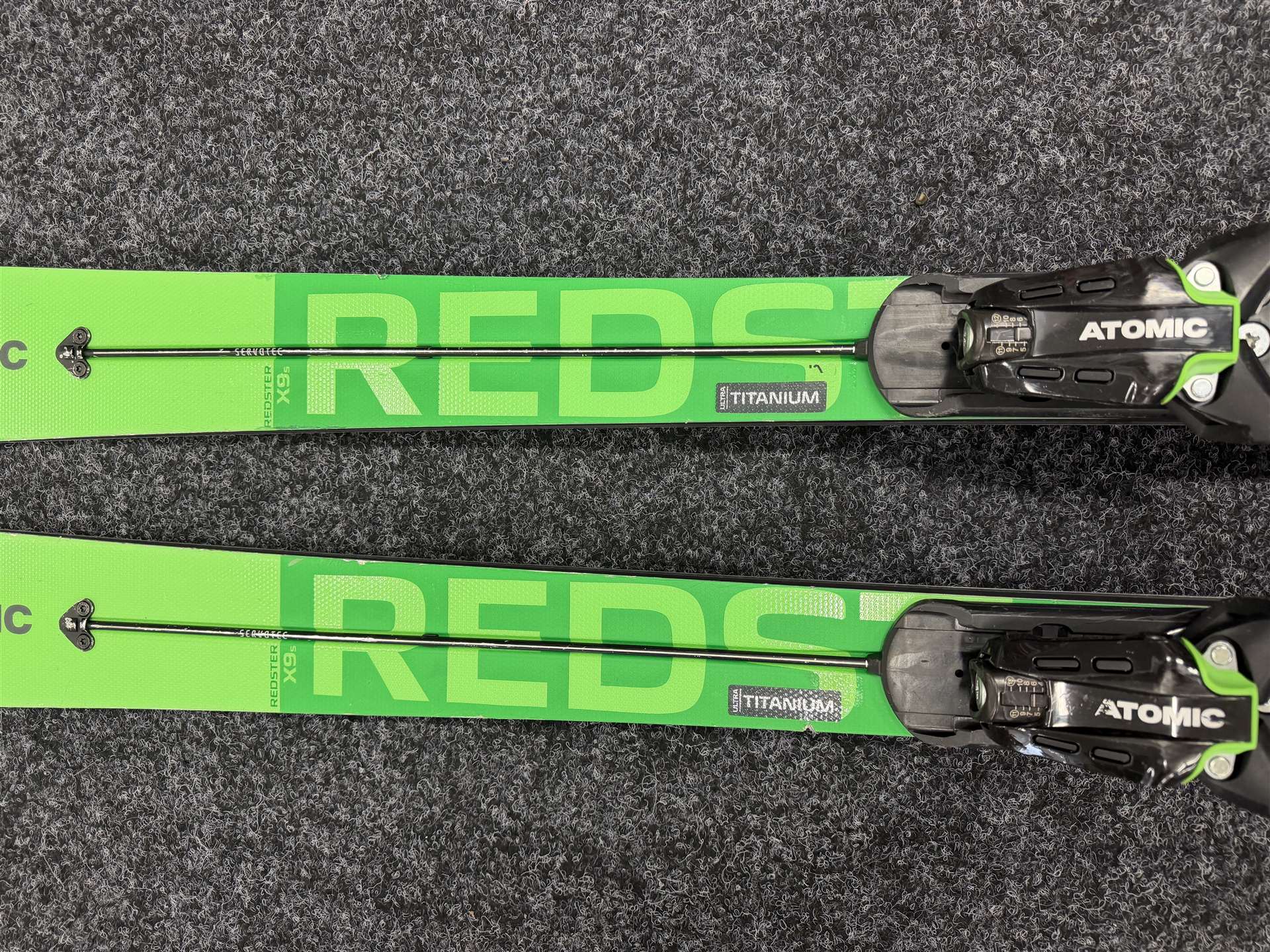 Gebrauchte ATOMIC Redster X9s Ti Ski + Atomic X 12 GW Bindungen