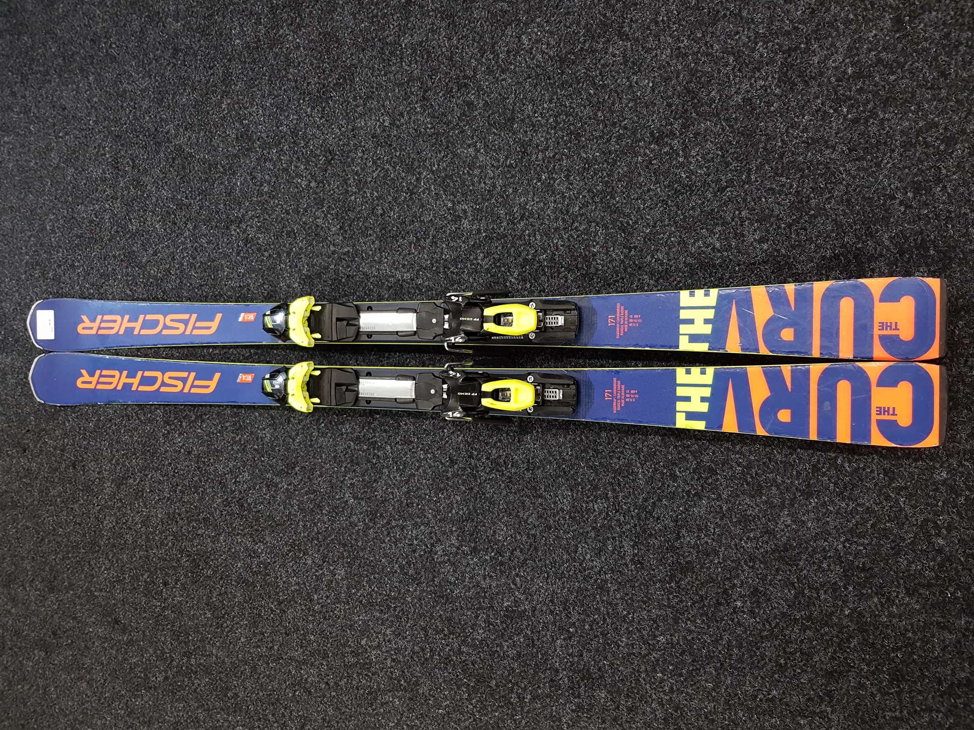 Použité lyže FISCHER The Curv + vázání Head Freeflex 14