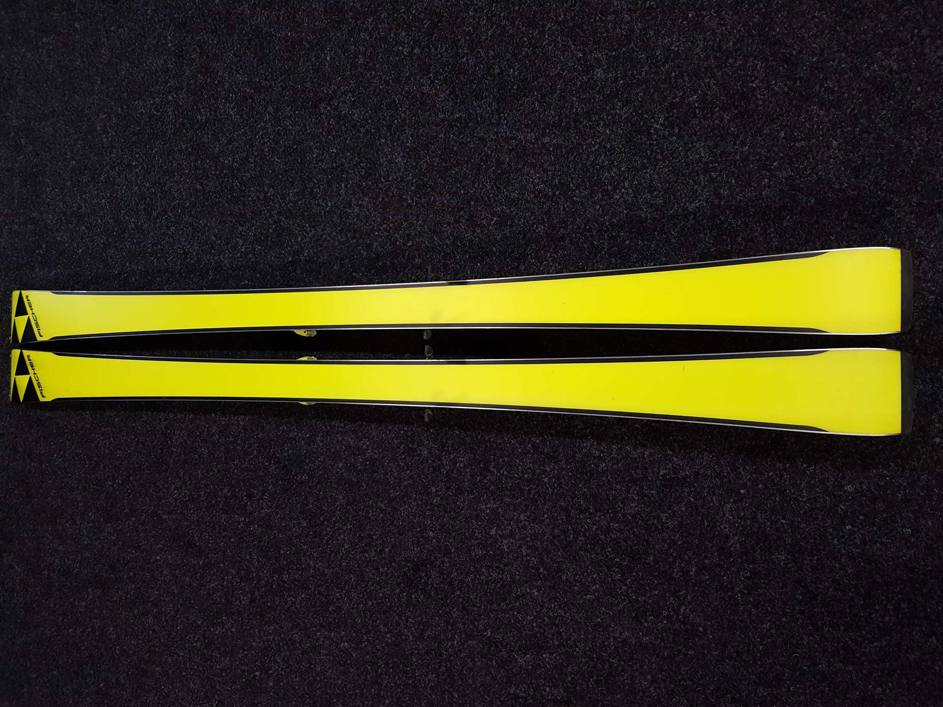 Použité lyže FISCHER The Curv + vázání Head Freeflex 14