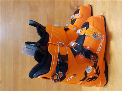 Použité lyžiarky TECNICA JTR3