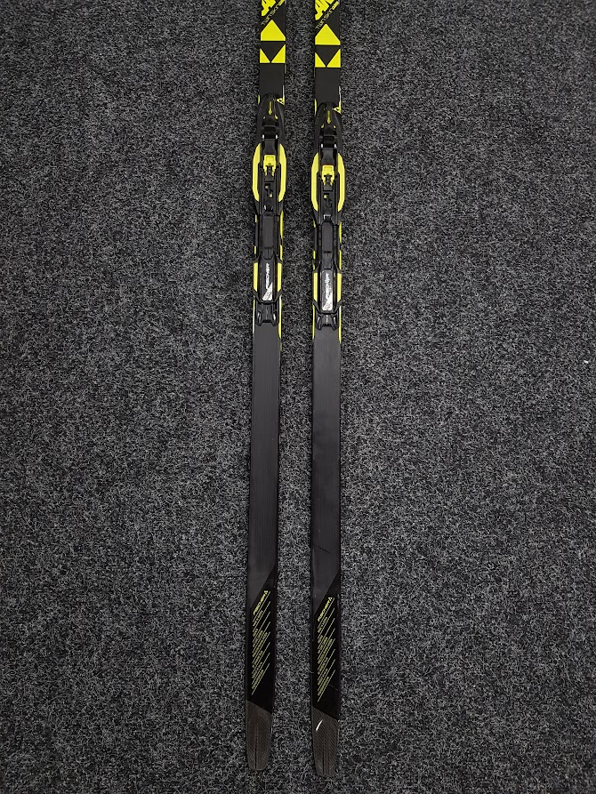 Bazárové běžecké lyže Fischer Twin Skin Carbon