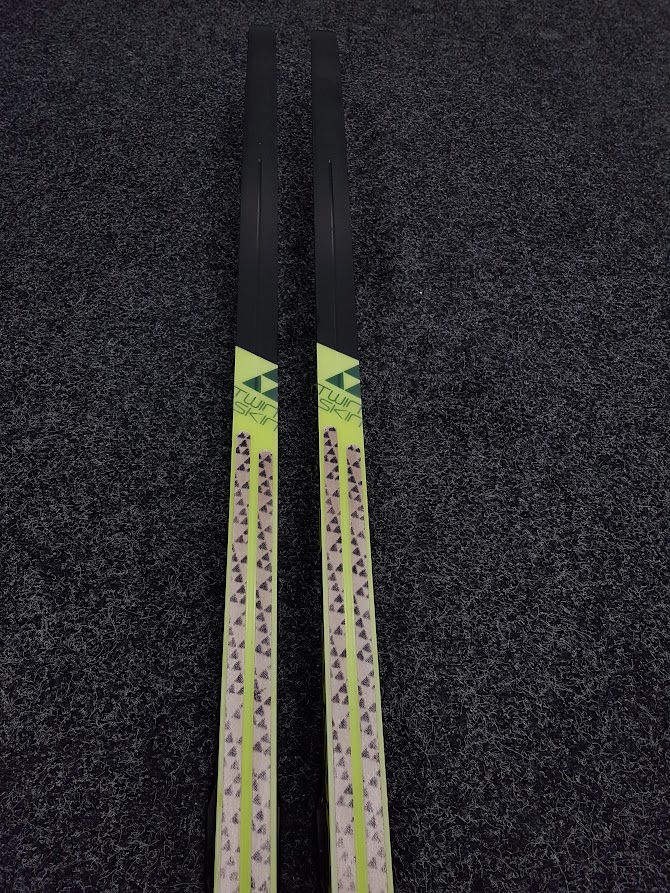 Bazárové běžecké lyže Fischer Twin Skin Carbon