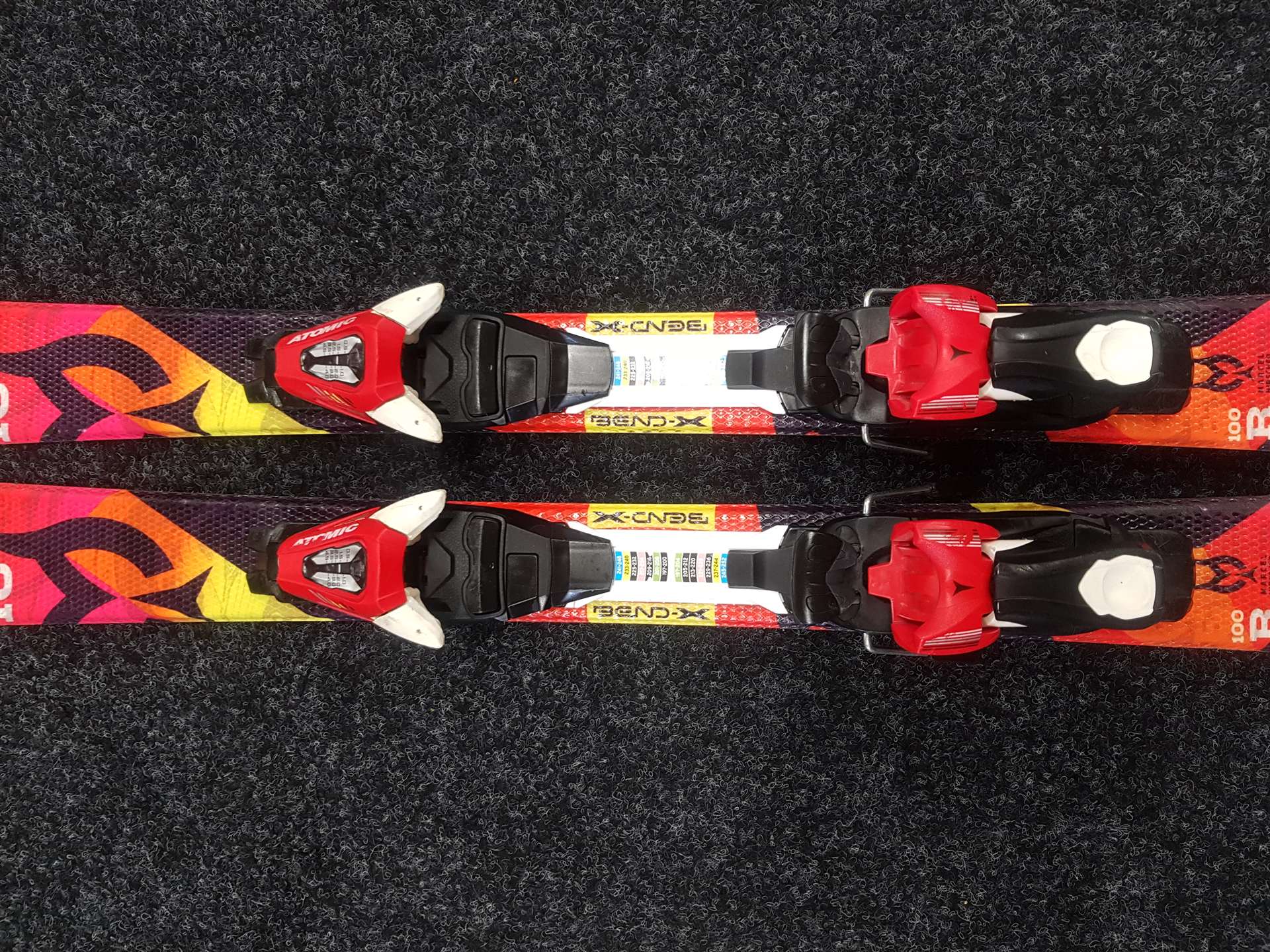 Rabljene dječje skije ATOMIC Redster + vezovi Atomic XTE 45