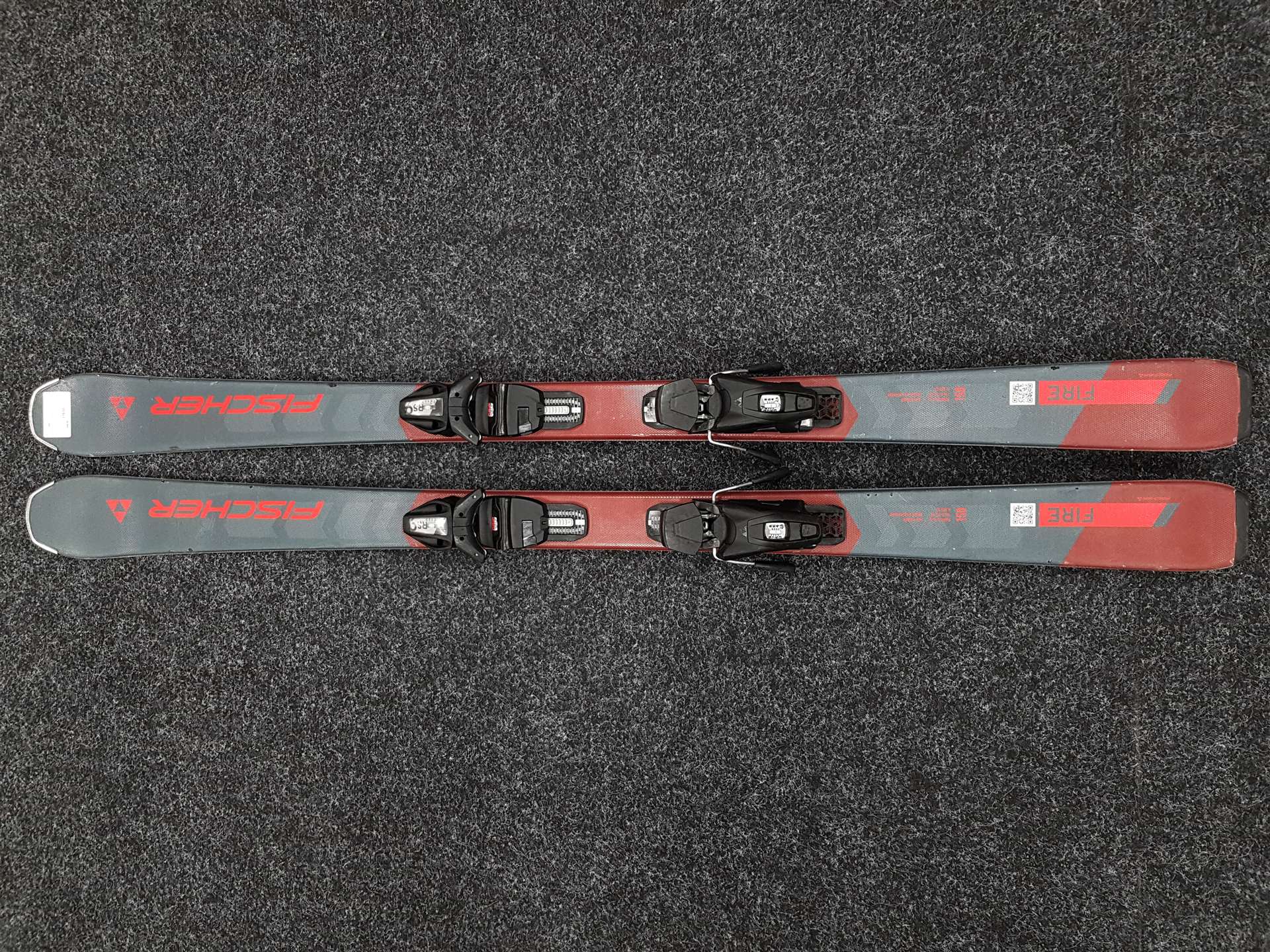 Gebrauchte FISCHER Fire Ski + Fischer RS9 Bindungen