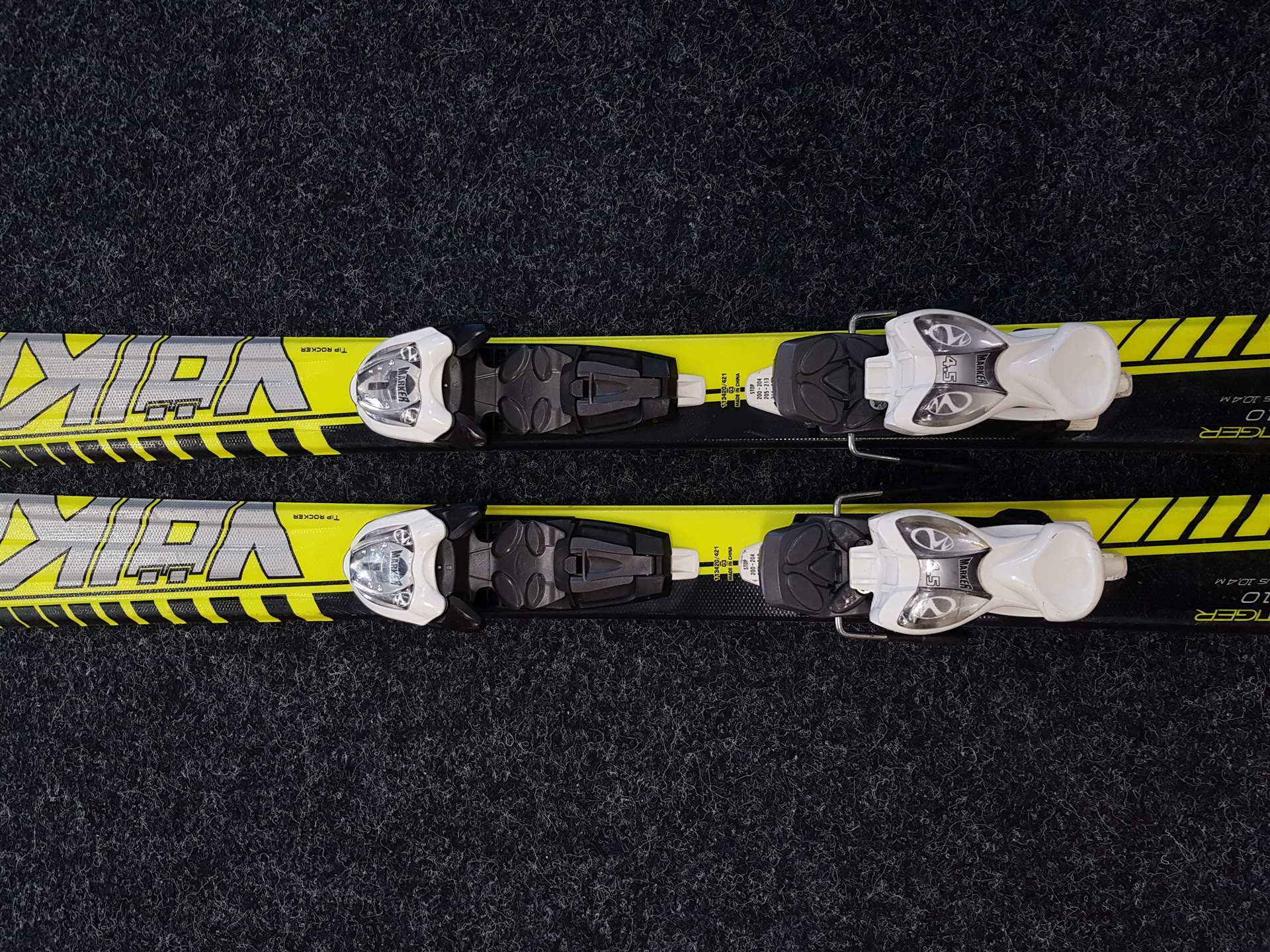 Sci da sci usati per bambini VOLKL Racetiger Junior 110 + attacchi Marker 4.5