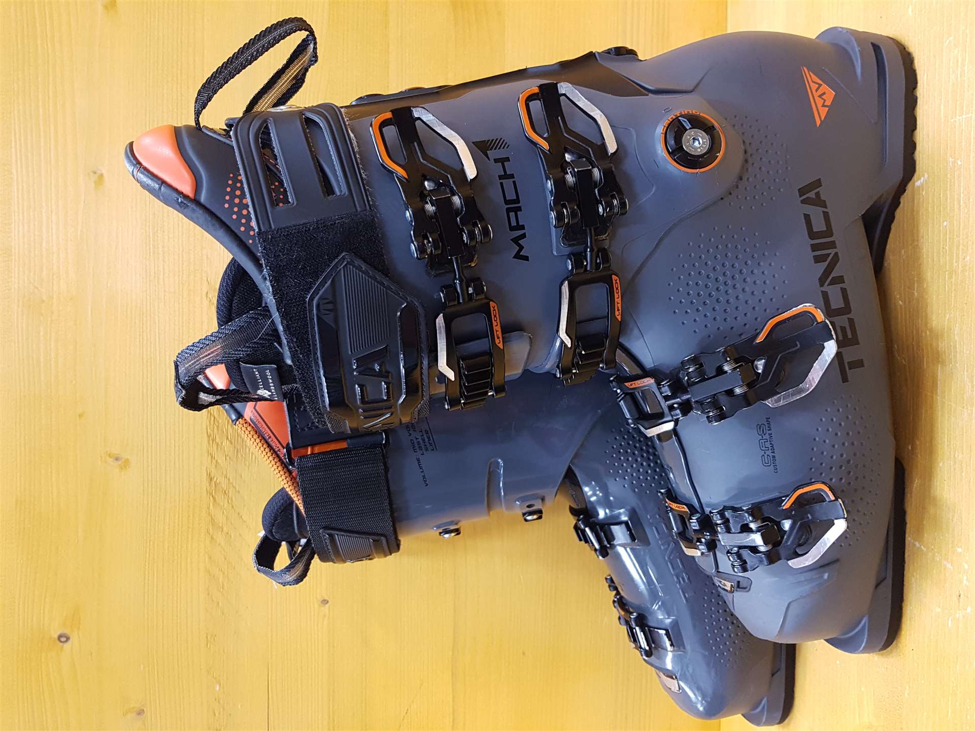 Gebrauchte Tecnica MACH1 MV 110 Skischuhe