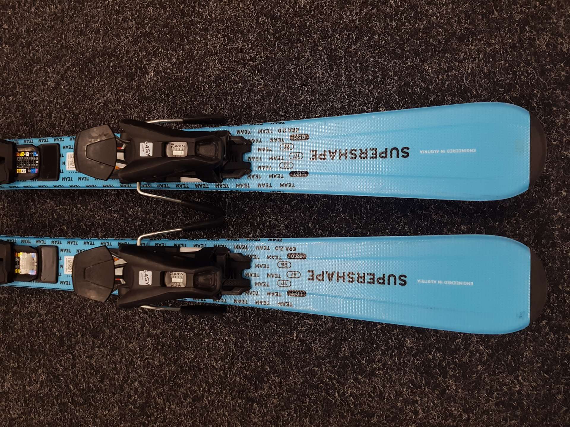 Gebrauchte Kinderski HEAD Supershape Team 127 + Tyrolia JRS 7.5 CA Bindungen