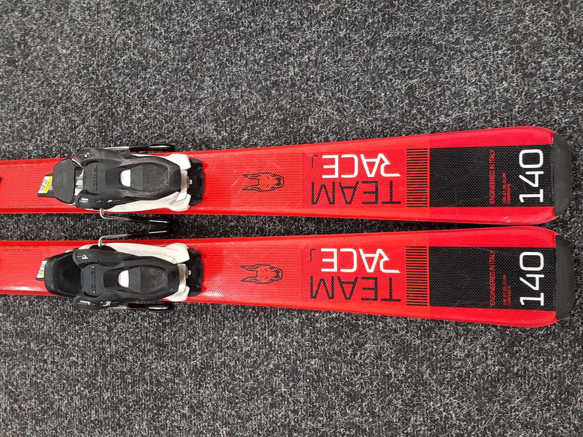 Schiuri folosite NORDICA TEAM RACE