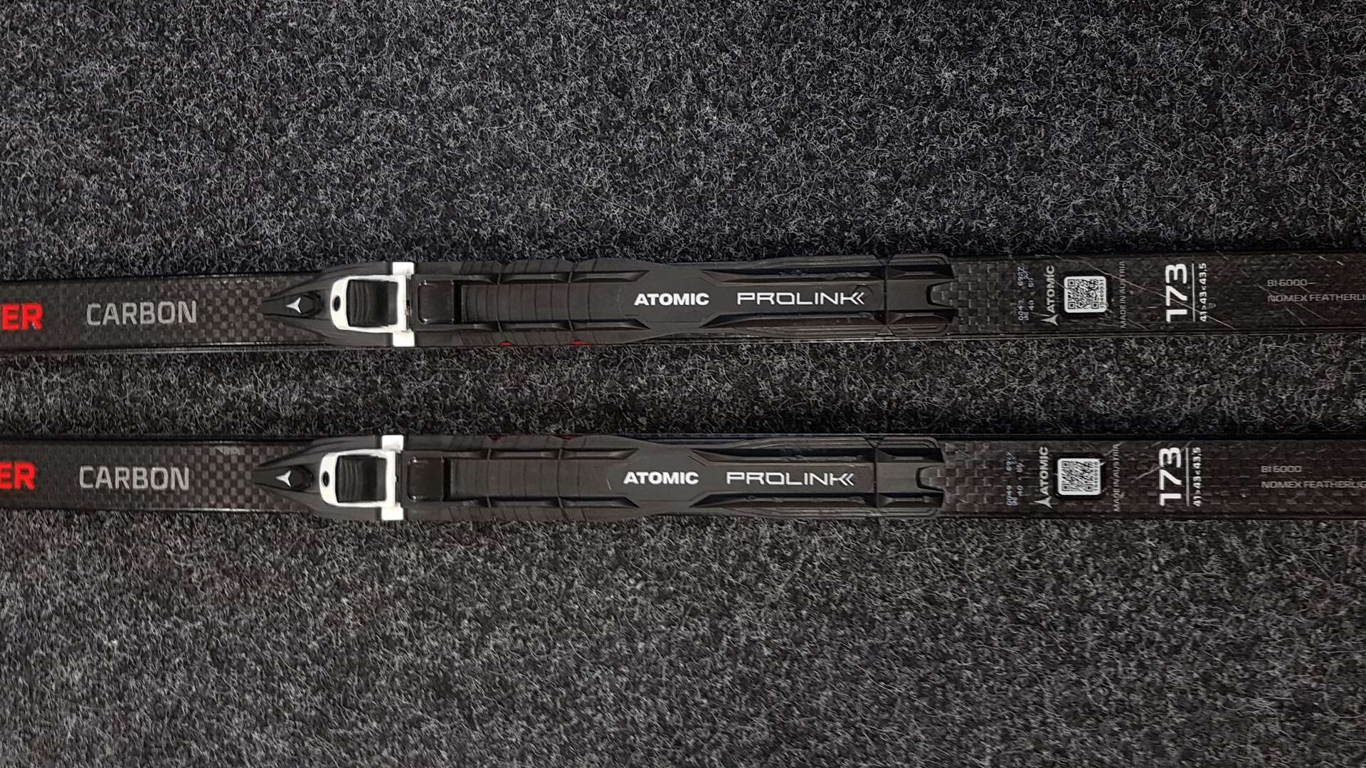 Bazárové bežecké lyže Atomic Redster Carbon S9