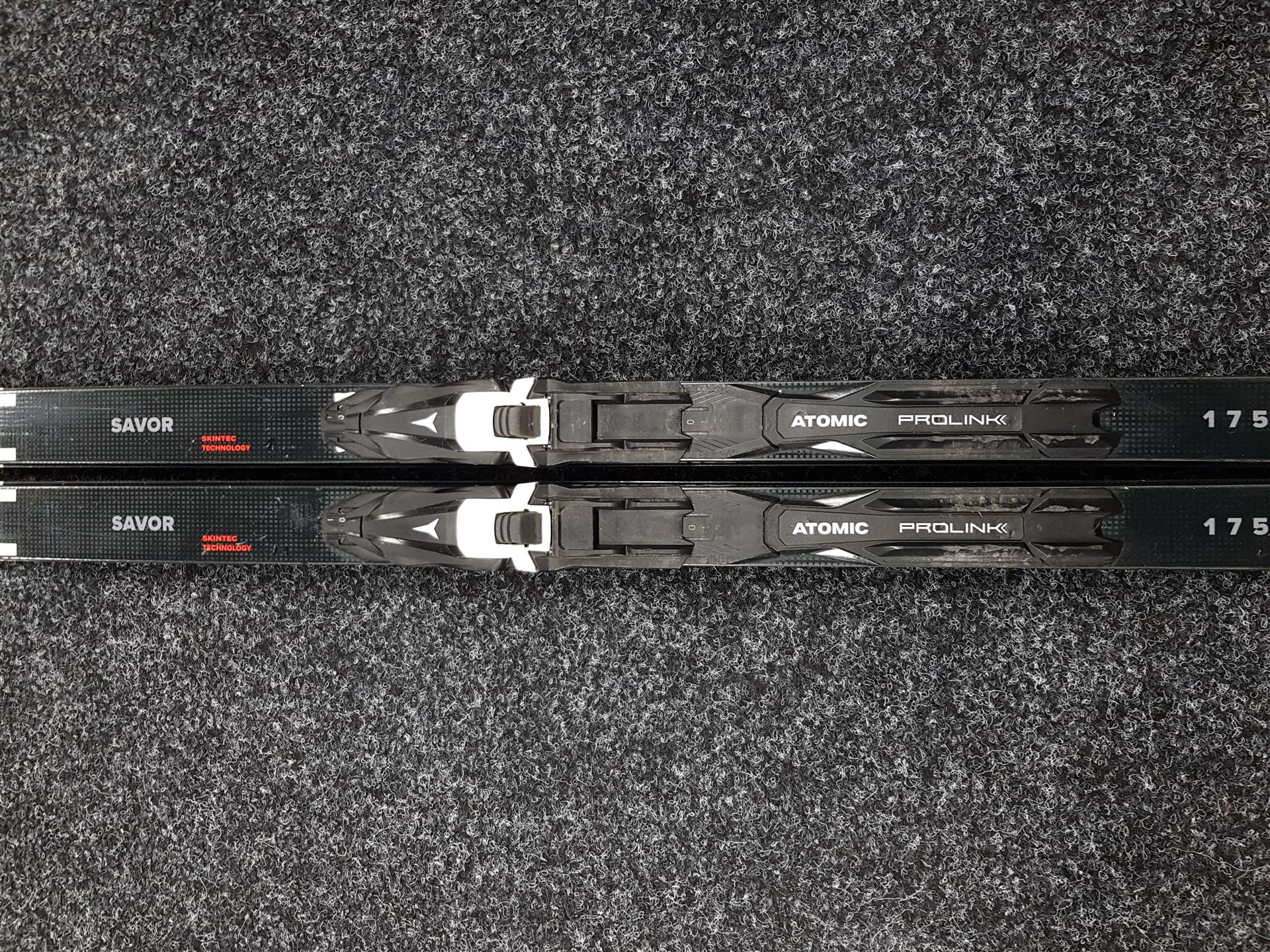 Schiuri de cross-country Atomic Savor XC folosite + legături NNN Prolink