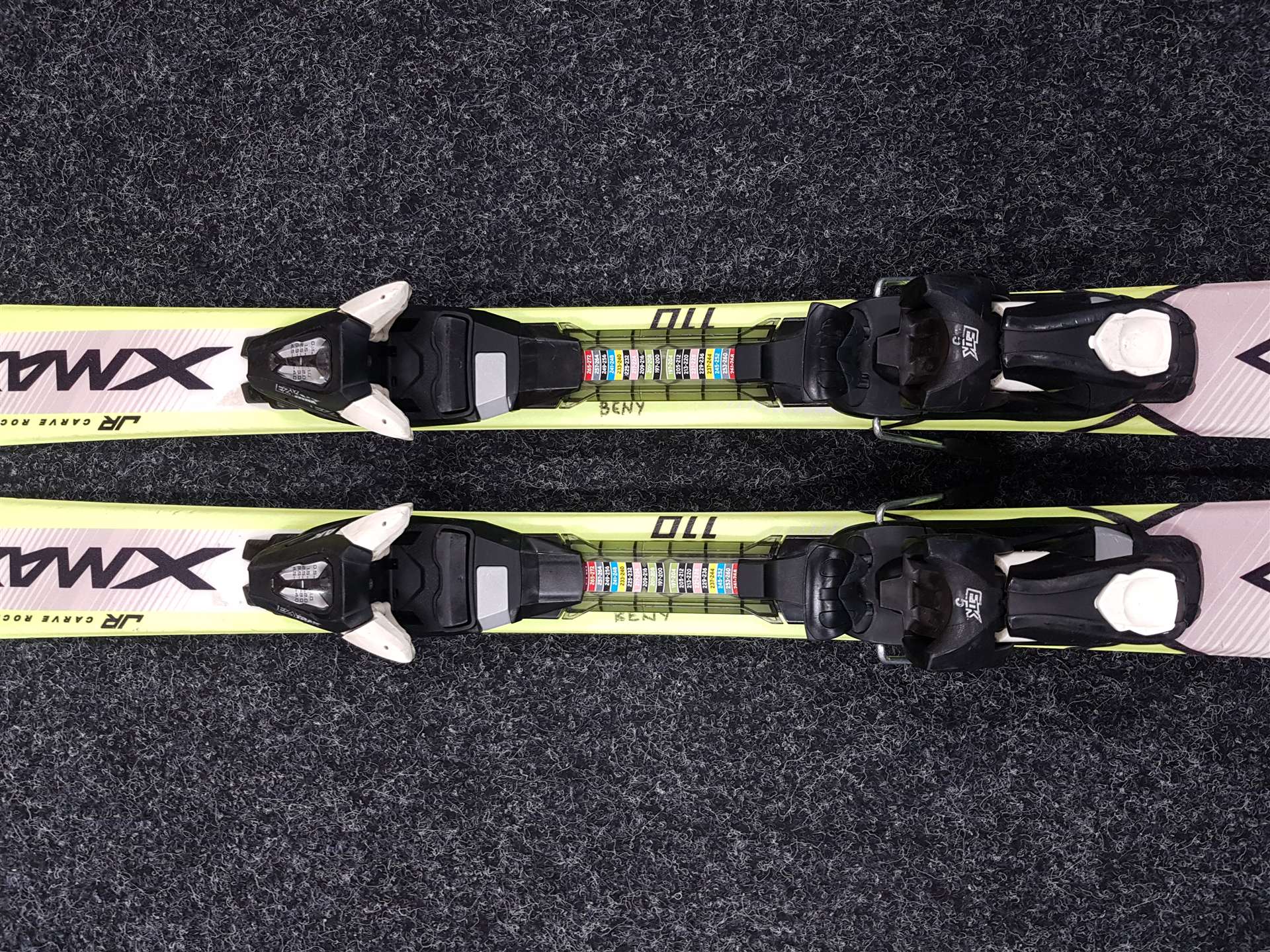 Esquís infantiles usados SALOMON XMAX JR + fijaciones Ezytrak ETK 5