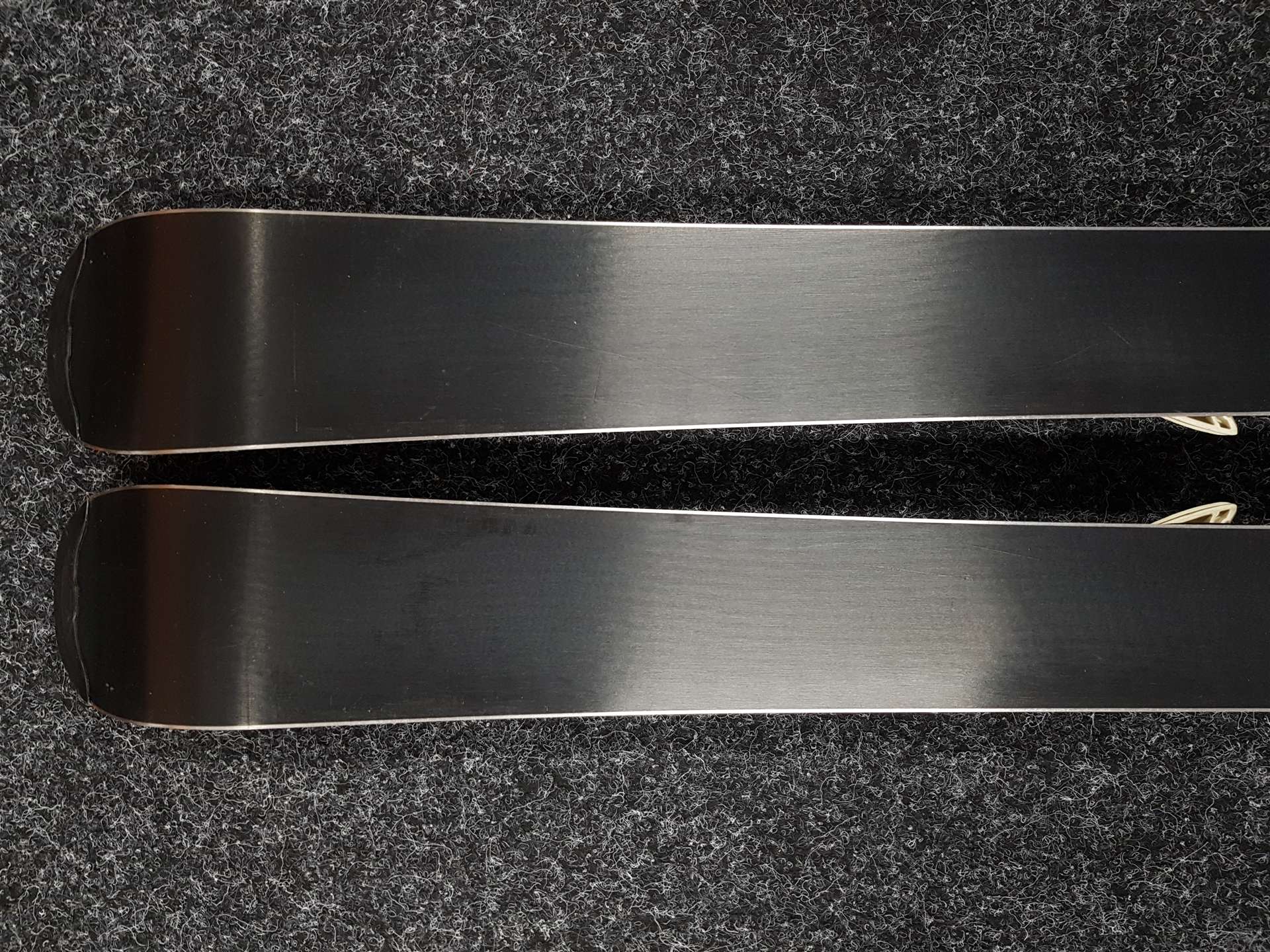 Esquís infantiles usados SALOMON XMAX JR + fijaciones Ezytrak ETK 5