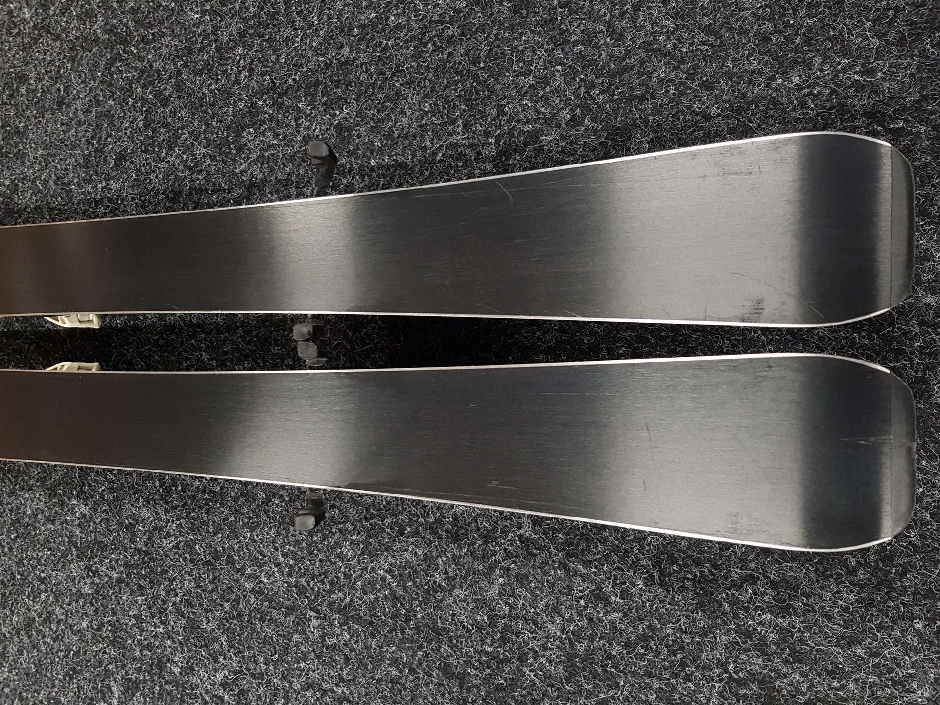 Esquís infantiles usados SALOMON XMAX JR + fijaciones Ezytrak ETK 5