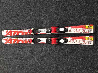 Esquís infantiles usados ATOMIC Redster + fijaciones Atomic 7.5